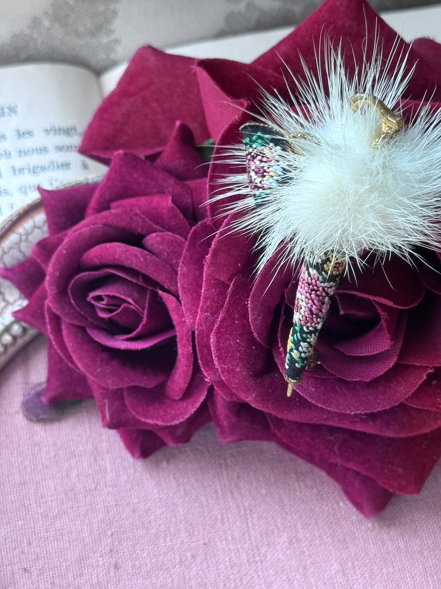 C.a. 1950s Fur-Trimmed Petit Needlepoint Umbrella & Handbag Brooch(NZ116）