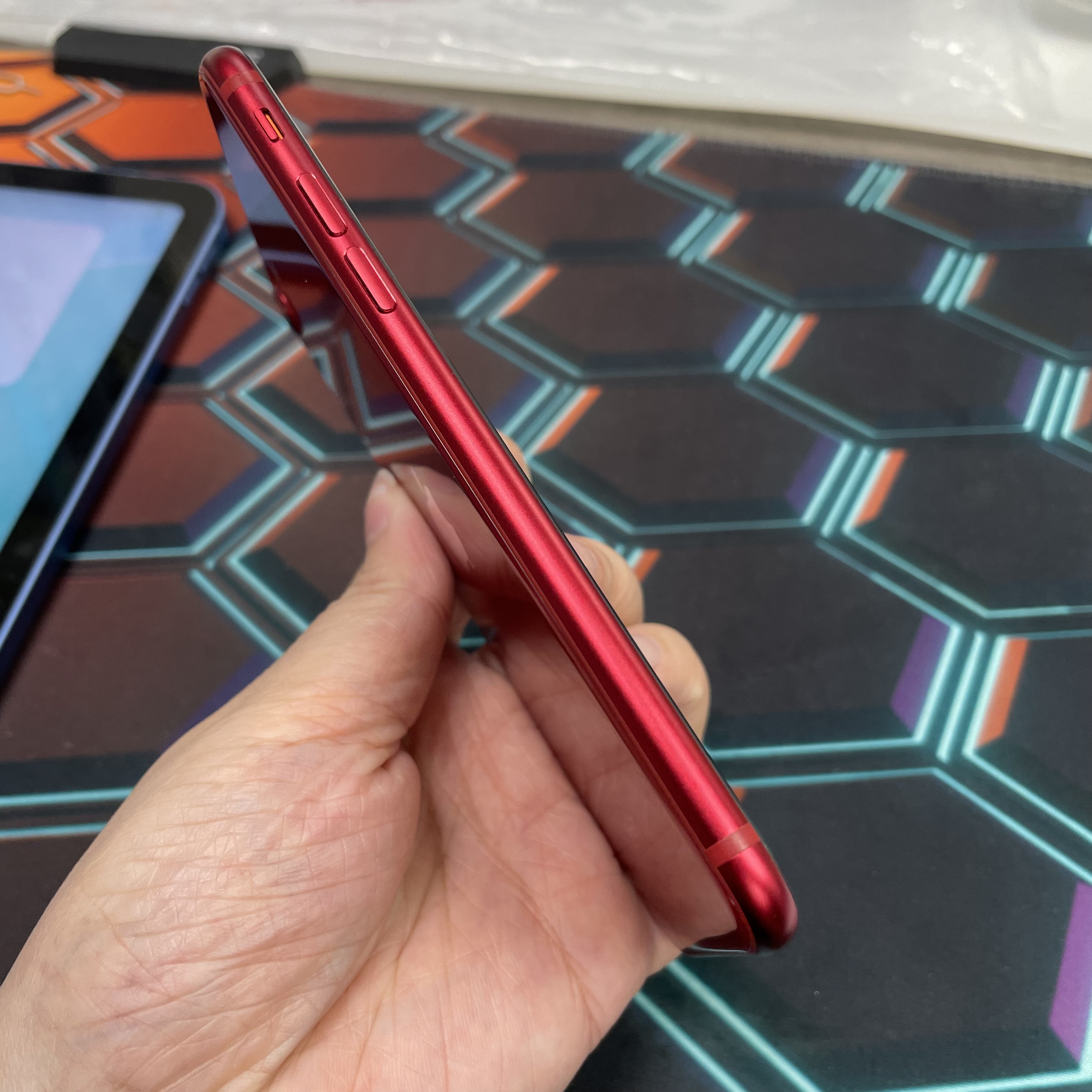 *7866 SE 3 完美機 128GB 電100 紅色 red