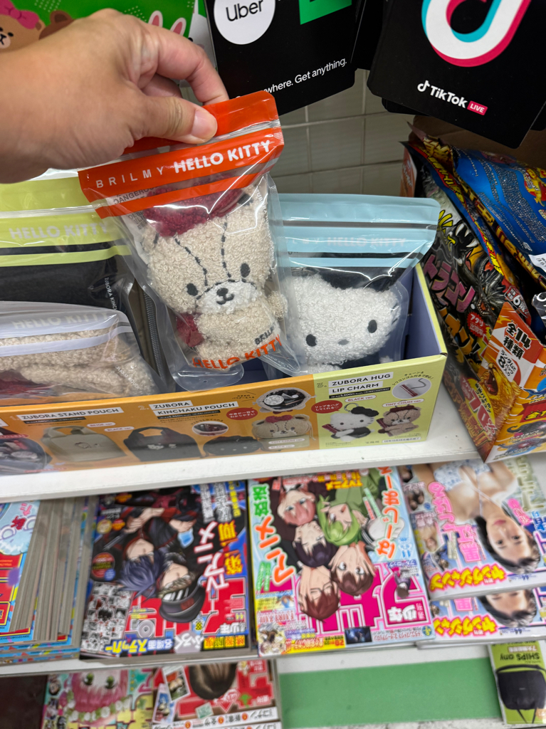 ✨連線商品需補運費✨日本7-11限定 寶島社 HELLO KITTY x BRILMY 攬攬唇膏掛飾