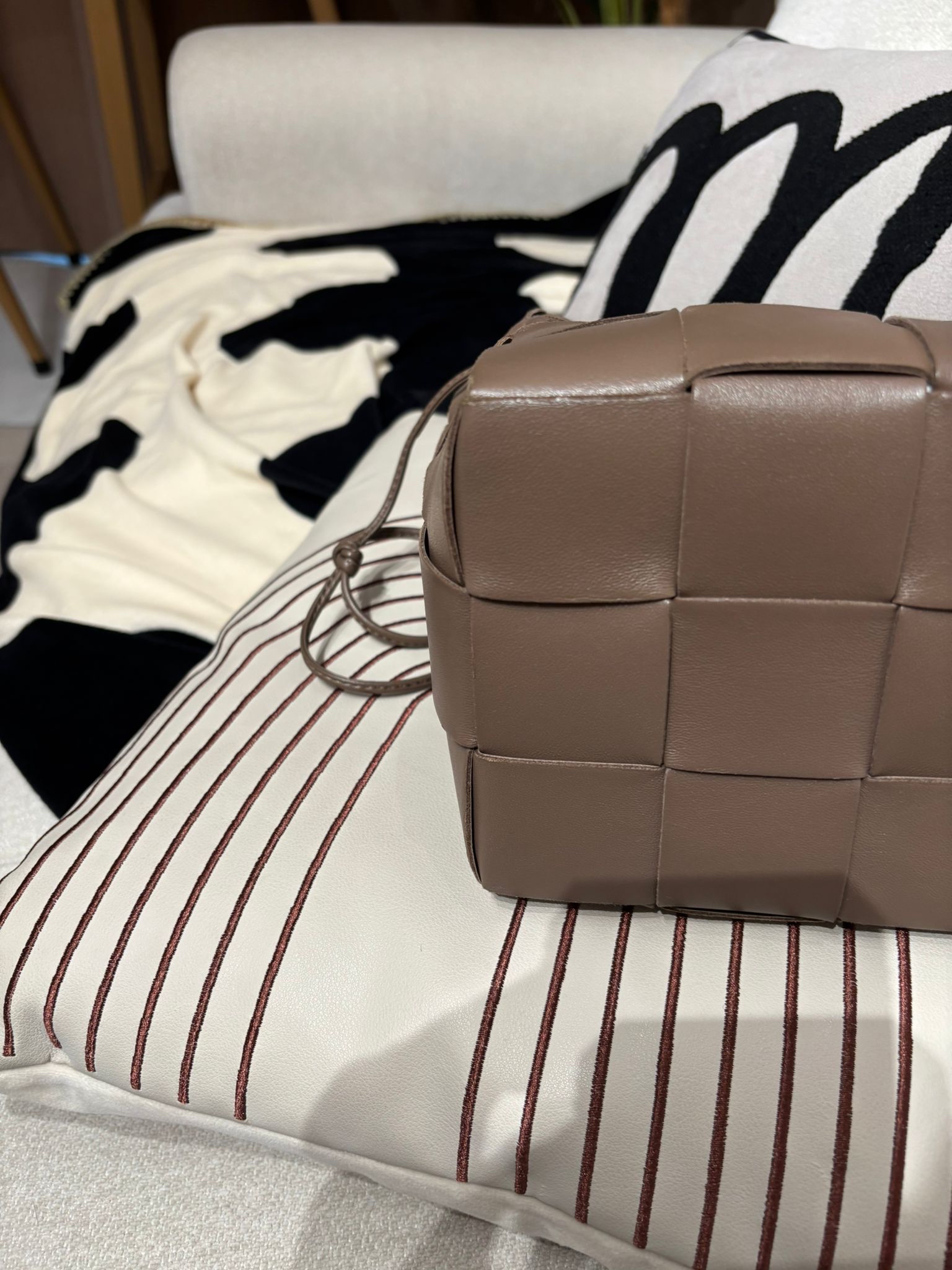 Bottega veneta BV intrecciato bucket bag 100%Authentic,95%new
