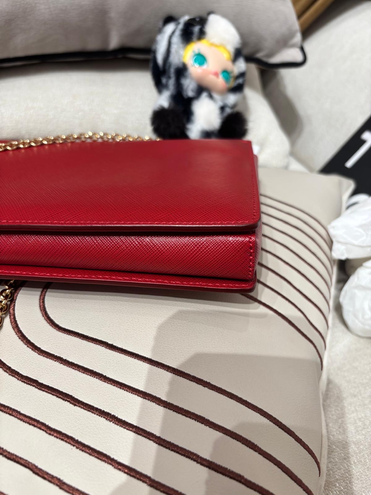 Salvatore Ferragamo Saffiano Leather Chain Shoulder Bag 紅色十字紋皮革 100%Authentic ,95%New