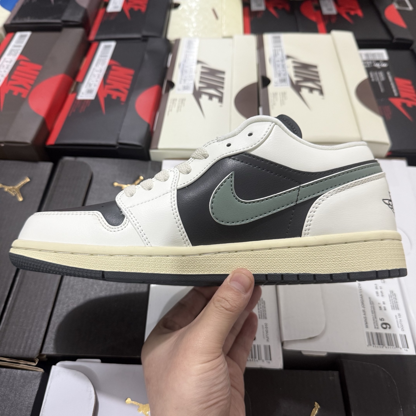 Nike Air Jordan 1 Low "Jade Smoke" DC0774-001