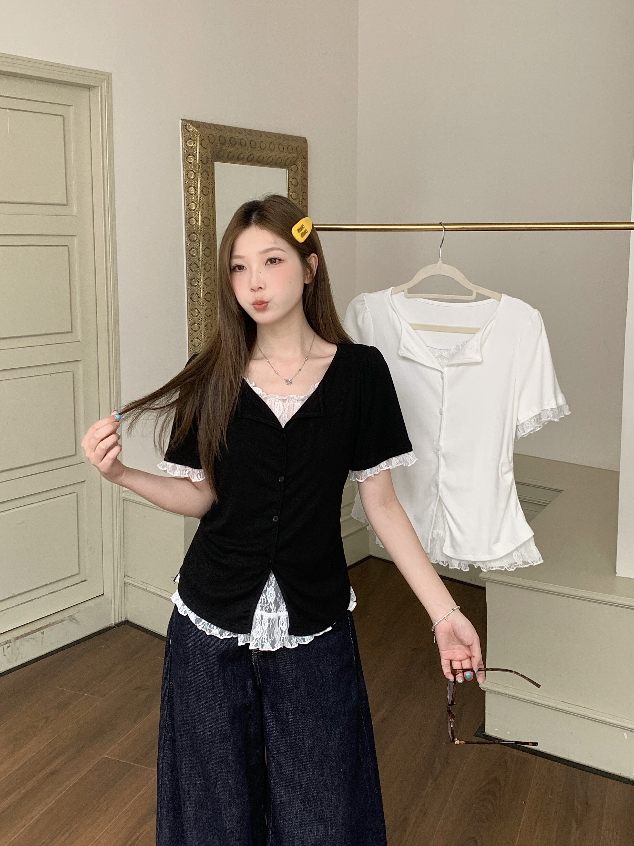 B155(64581) 韩系甜美风假两件拼接里白蕾丝透黑白上衣