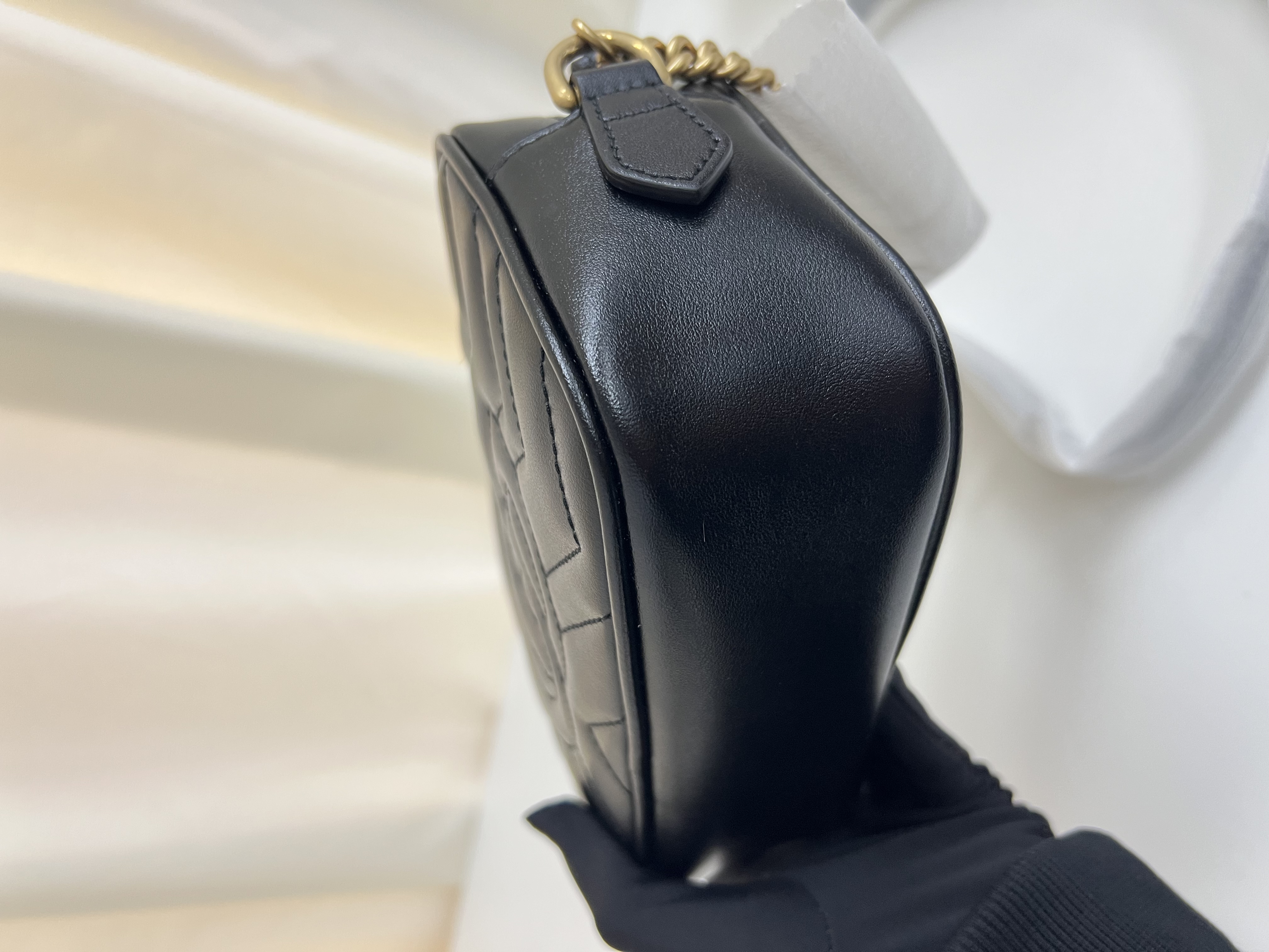 Unused-Item GUCCI GG Marmont Camera Bag / Product Code: 26012807