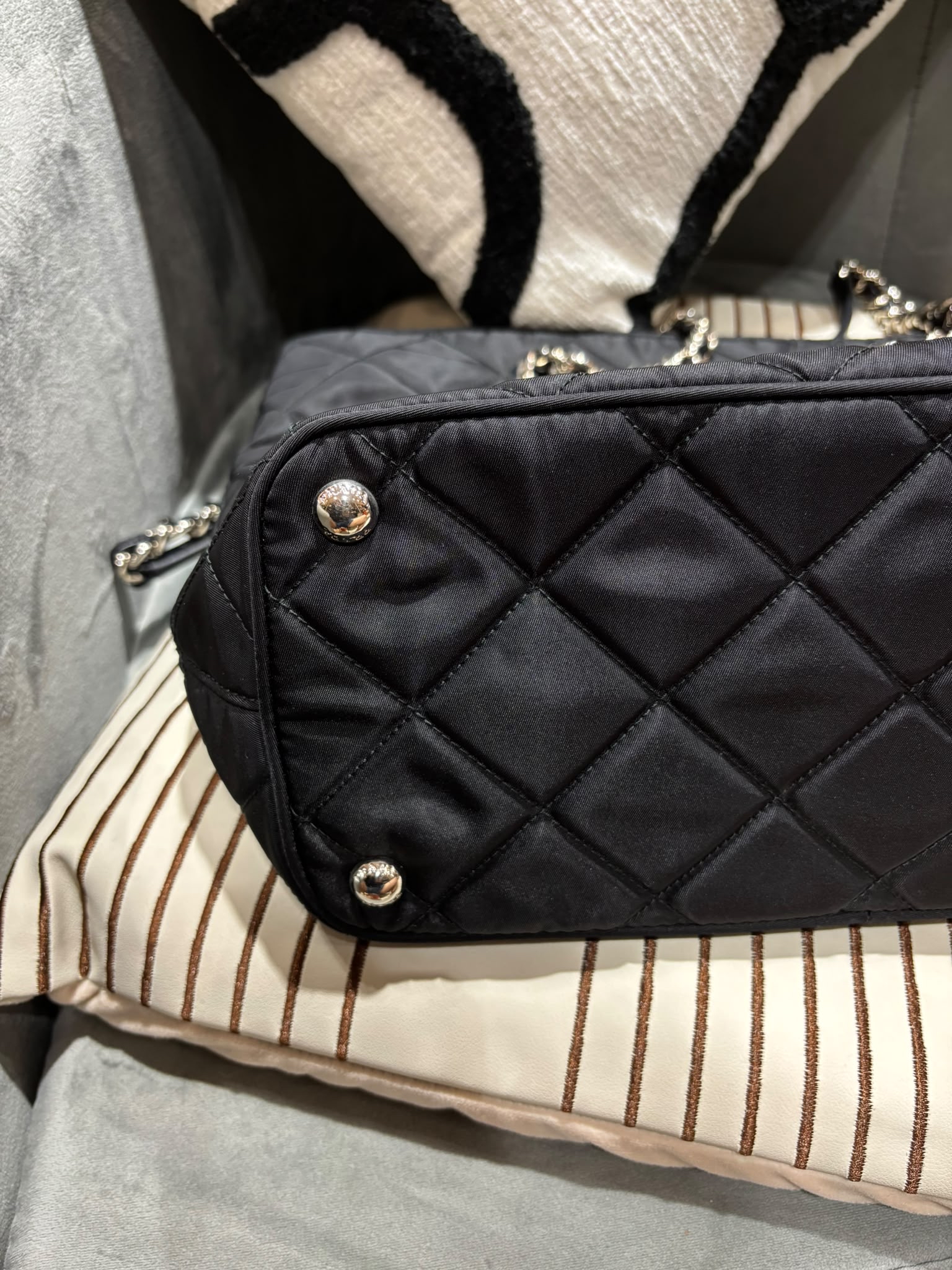 Prada nylon zip shoulder bag 拉鍊tote bag 100%Authentic ,98%new✅dust bag