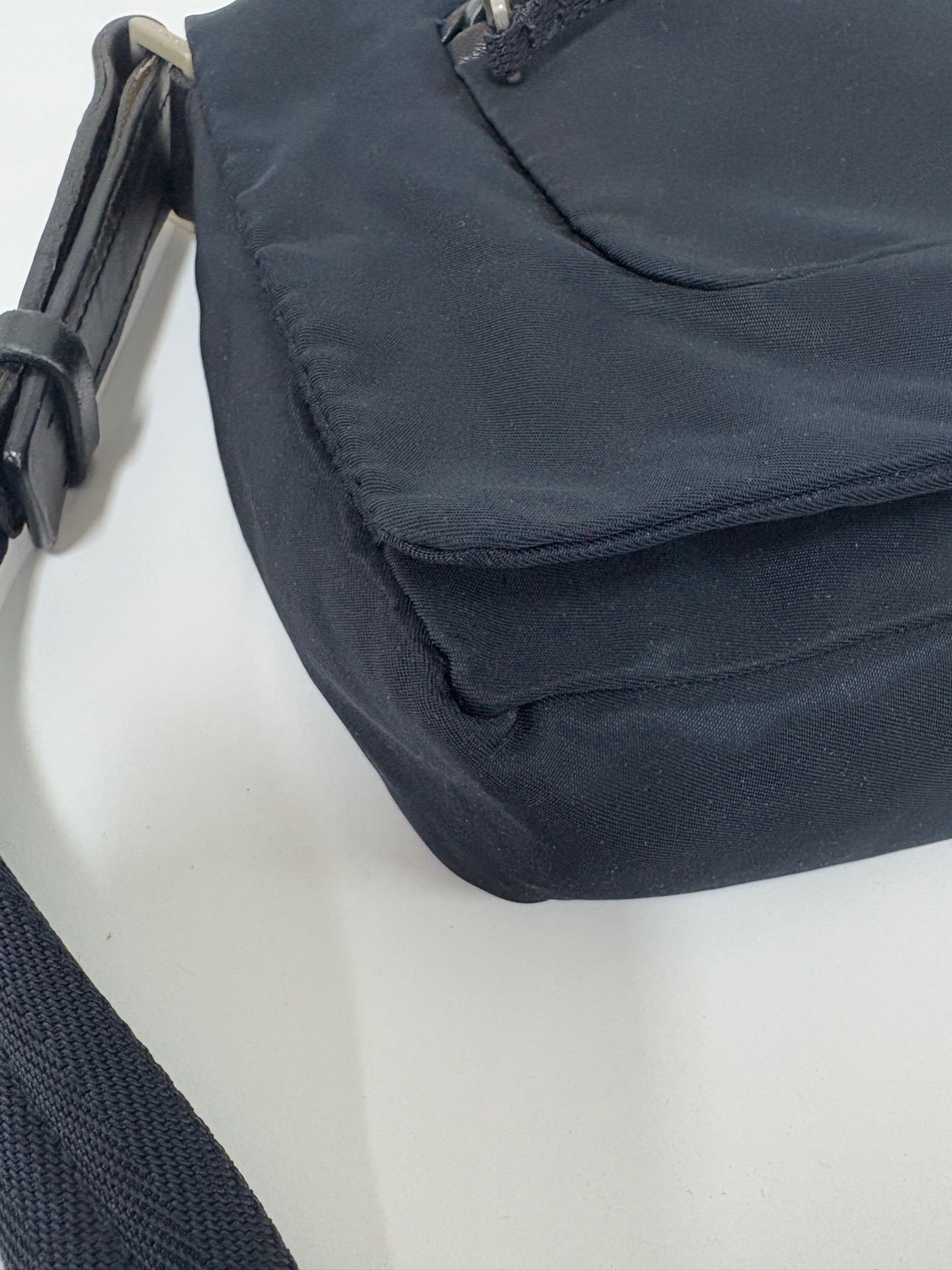 【預訂貨品】prada黑色尼龍郵差包