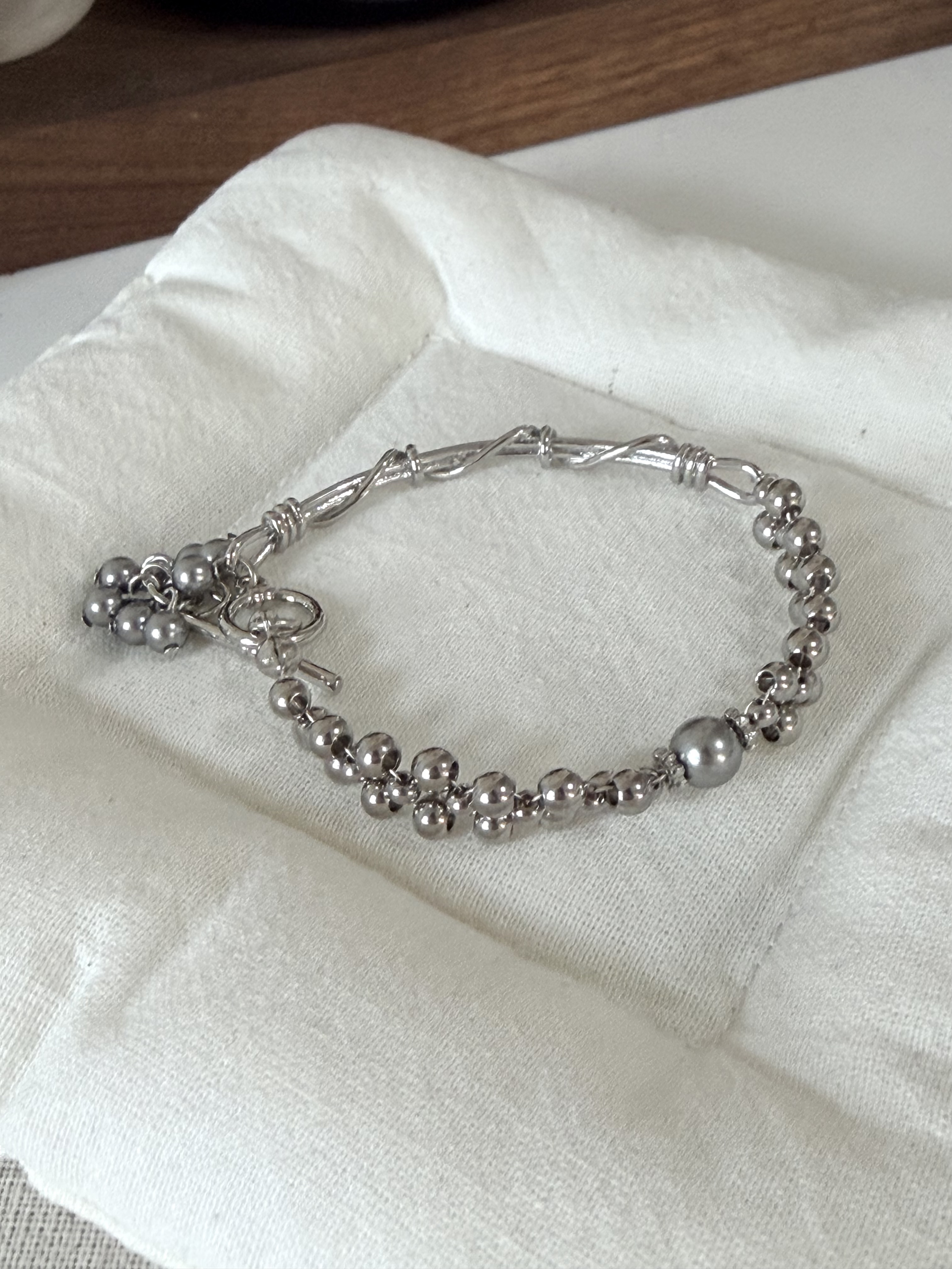 珍珠小花球併接手織手鍊/全銀色