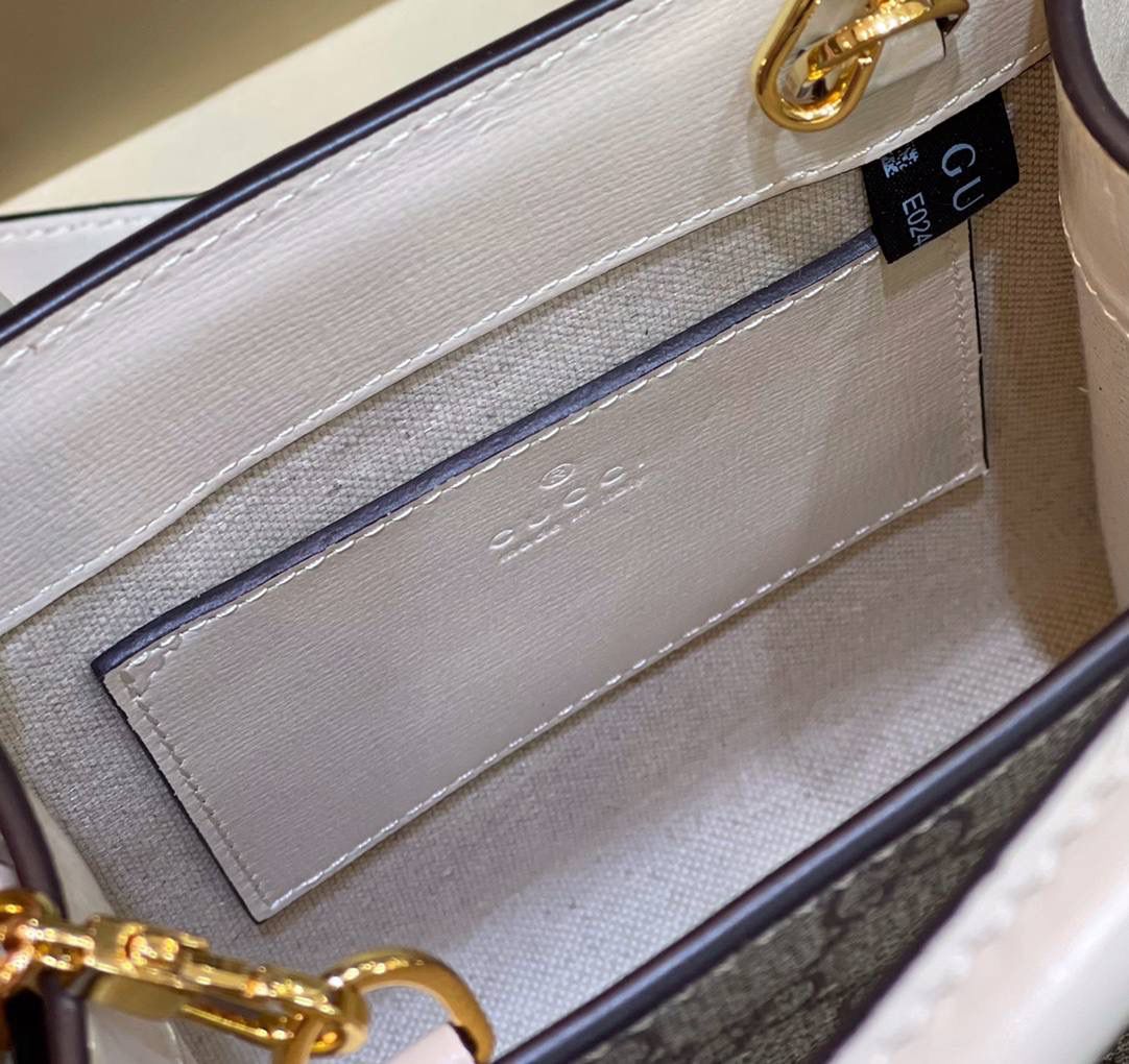 ✈️✈️✈️#🔥Retre 迷你 𝐓𝐨𝐭𝐞 # ▫️型号：671623 ▫️尺寸：16*20*7cm [烟花]全网火爆的迷你小托特，琴谱的基础包型完全不踩雷，直接盘肥家[666] 原厂牛皮➕Pvc老花 保留经典双G椭圆行标牌，内部卡座隔层、手链斜挎随意切换，𝐛𝐢眼入！