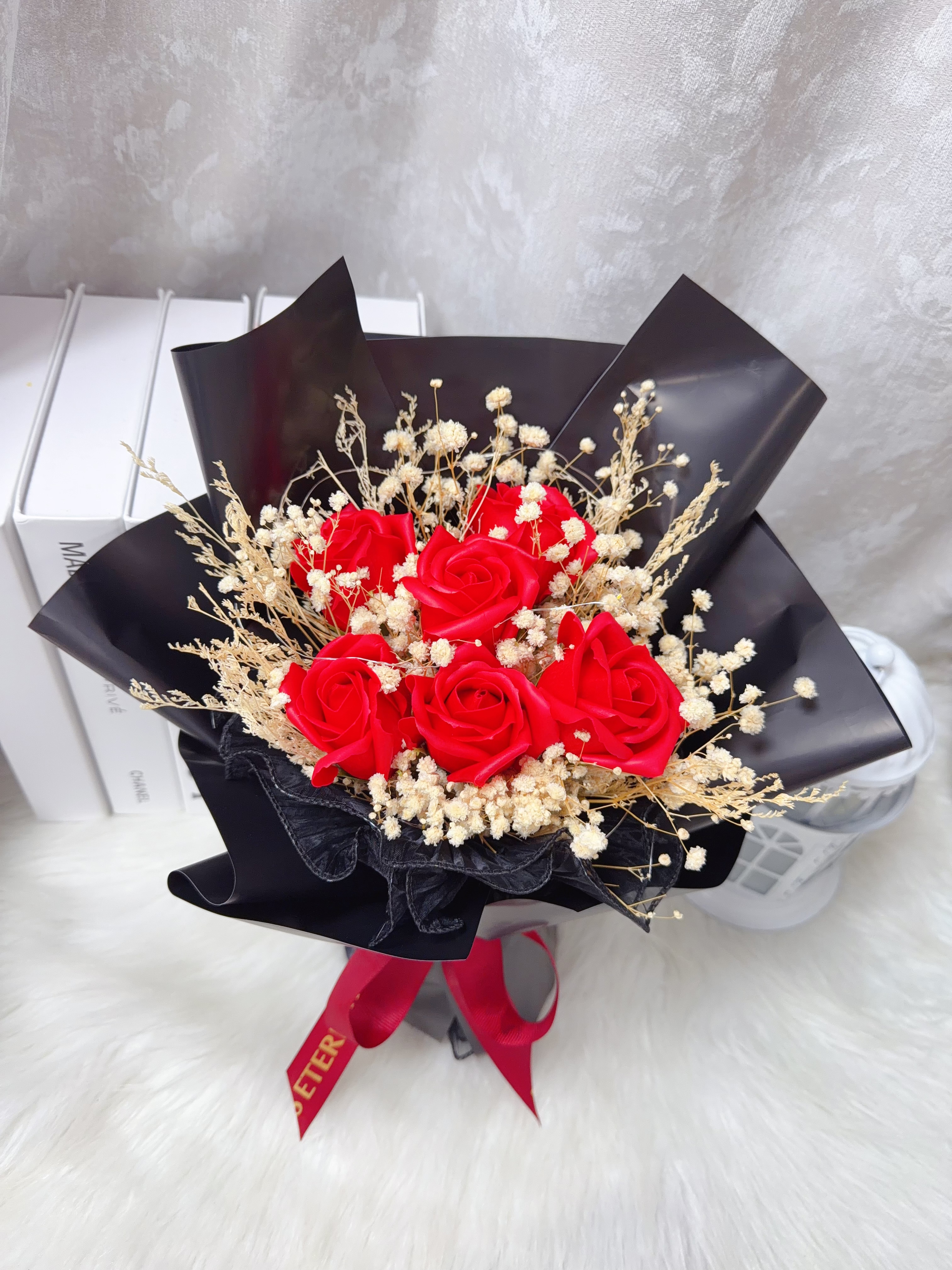 紅玫瑰番梘花花束