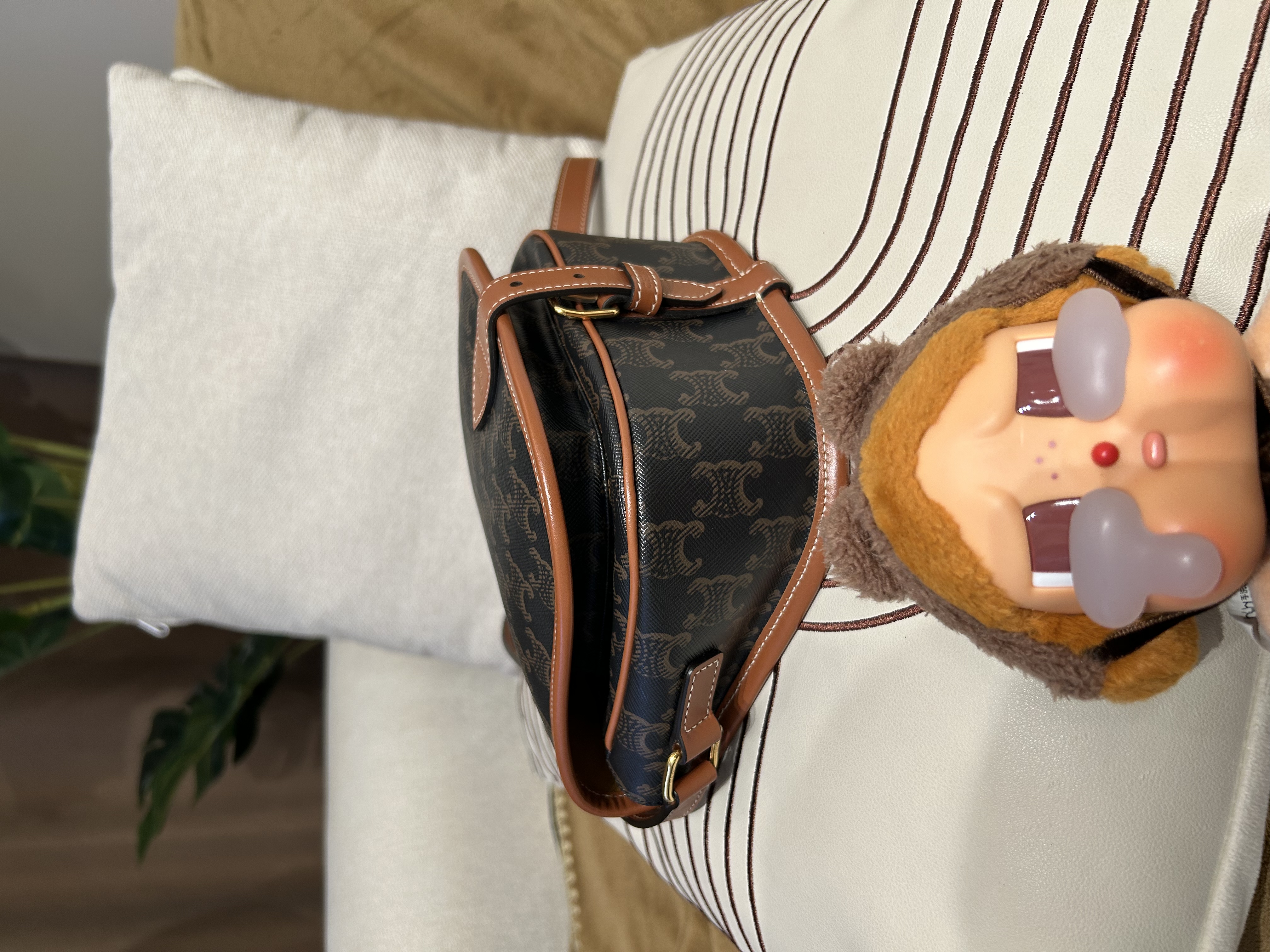 CELINE FOLCO medium 100%Authentic,98%new✅dust bag