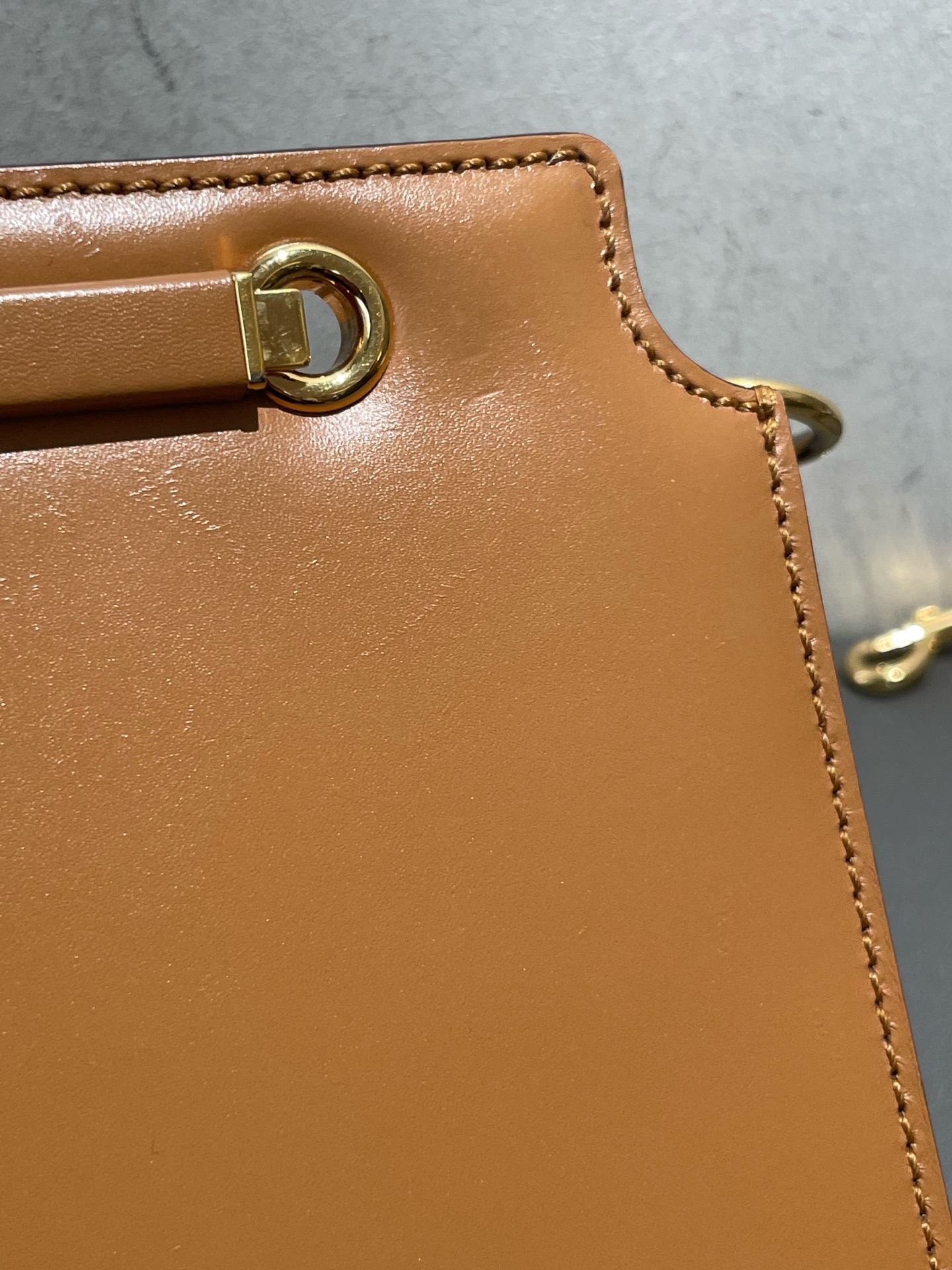 【預訂貨品】FENDI焦糖色金扣風琴包