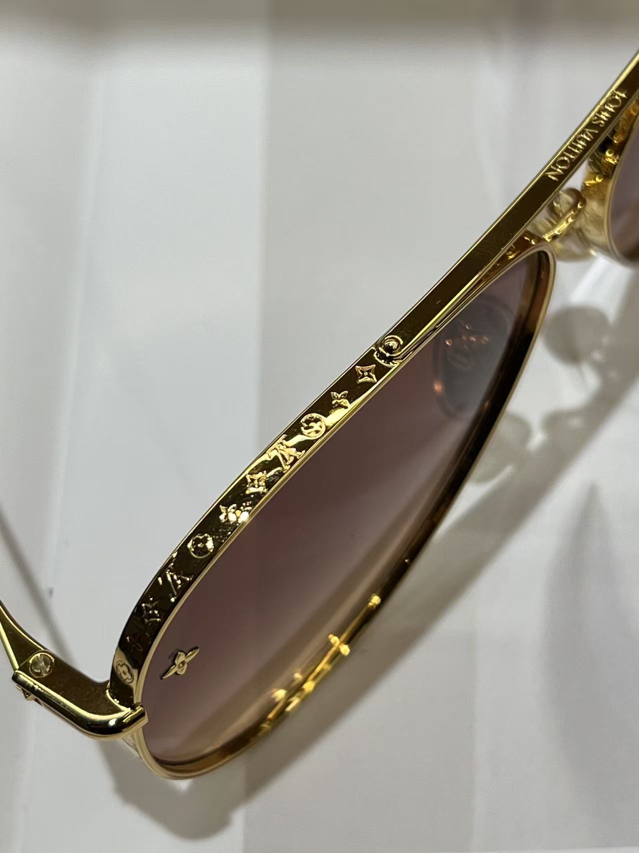 Louis Vuitton The LV Pilot 
