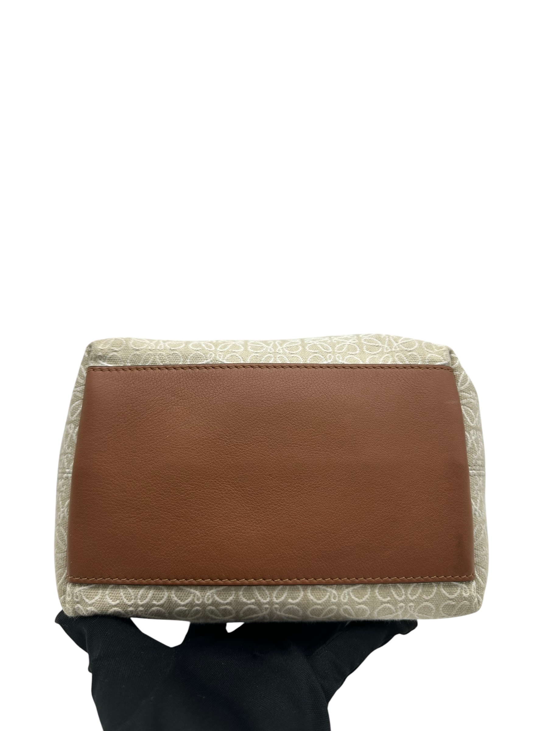 Pre-owned Loewe Cubi Anagram / Product Code: 061918