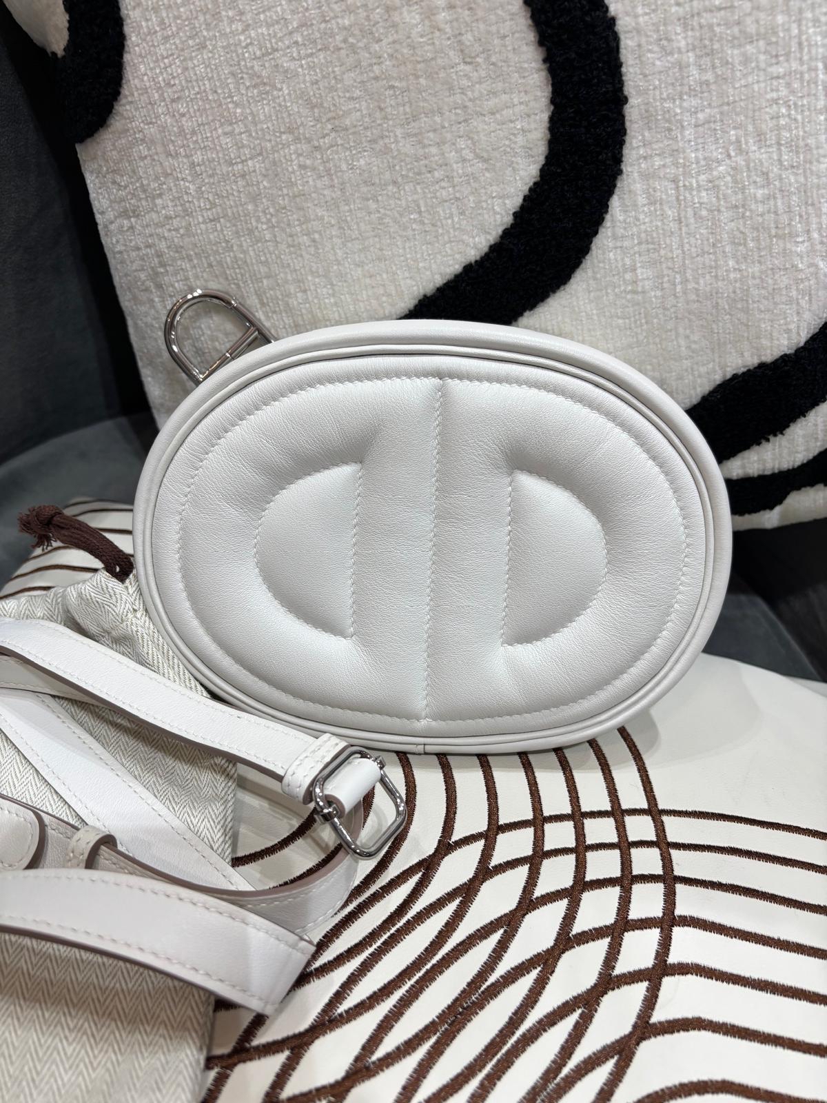 Hermes in the loop belt bag STAMP B  100%Authentic,98%new ✅dust bag 