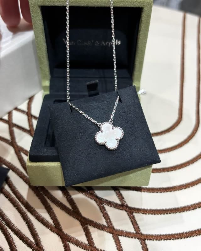 全新 VAN CLEEF & ARPELS VCA Vintage Alhambra吊墜 珍珠母貝白金18K頸鏈  100%Authentic, 全新未使用品✅證書✅Box