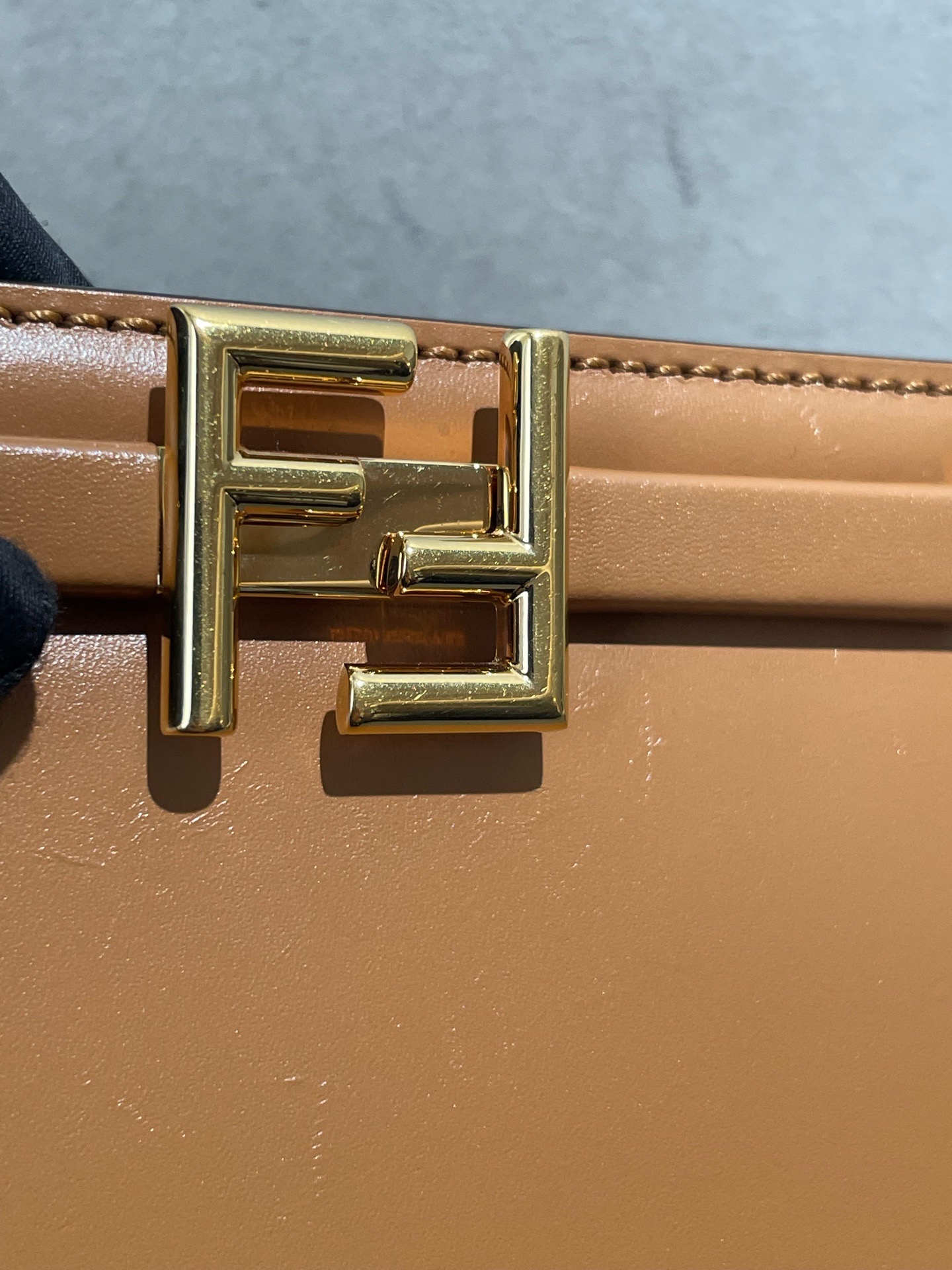 【預訂貨品】FENDI焦糖色金扣風琴包