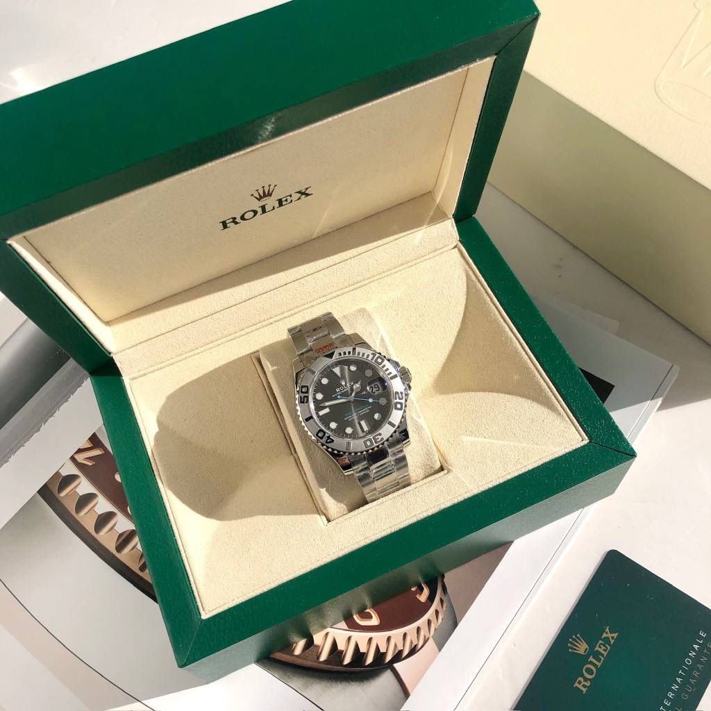 【经典名仕 一劳永逸】劳家爆款游艇名仕型系列m126622-0001男士腕表40mm游艇出货，继续秉承AD家族优质特色、独家出品一表一码，三码合一 【机芯】搭载AD专注而制0️⃣返修、💯全新原装西铁城8215全自动机械机芯，走时精准，性能优异，动力储备高达48小时 【表壳】316L精钢表壳 高端同步防指纹[强]陶瓷圈口原版同步双向旋转，完美呈现与原版一致的弧度、光泽，超强高密度矿物质玻璃镜面，精致的做工完美秉承原装的潜水游泳🏊‍♀️性能 【字面】大厂同步超强夜光，夜光刻度、表针无瑕疵斑点、晶莹剔透，细节同步正品，内影圈刻字清晰，字体匀称 【表带】搭载316精钢表链可调节原装表扣