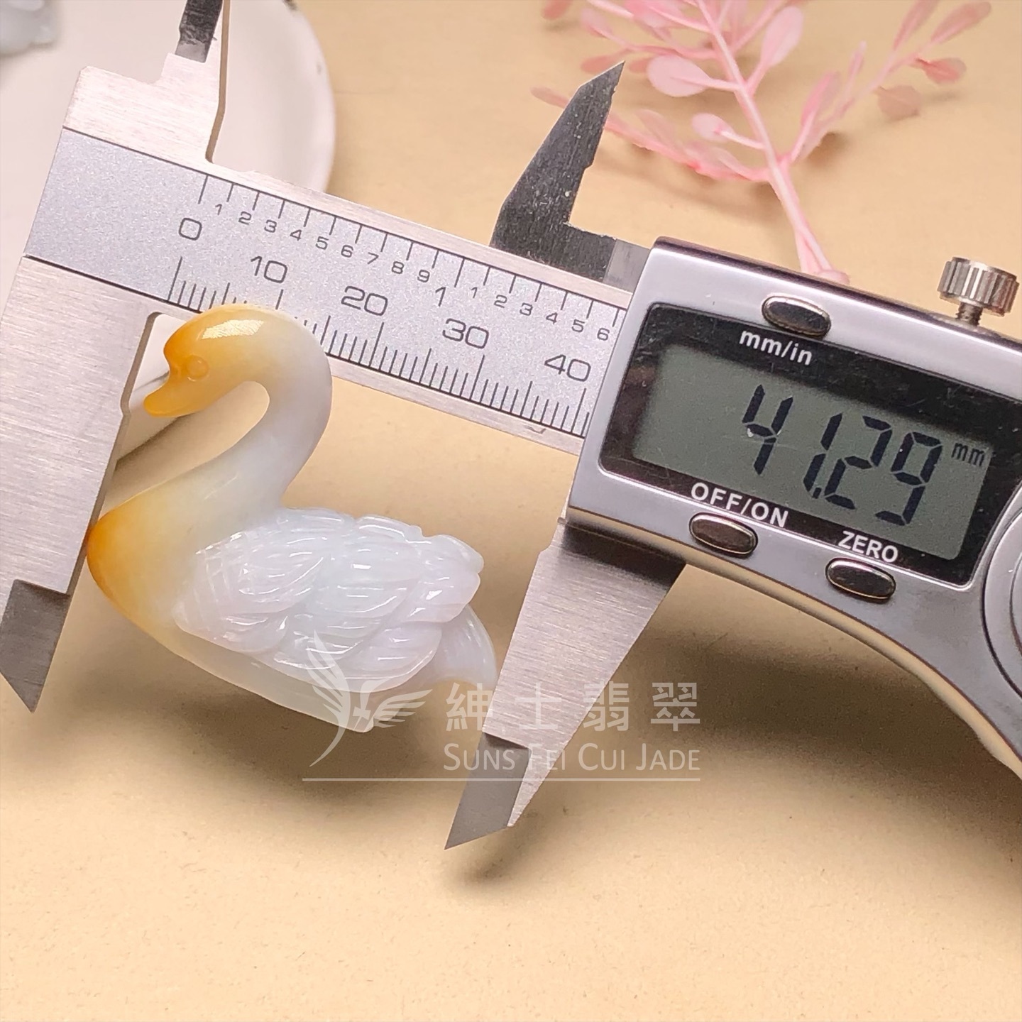 糯種帶翡色天鵝一對