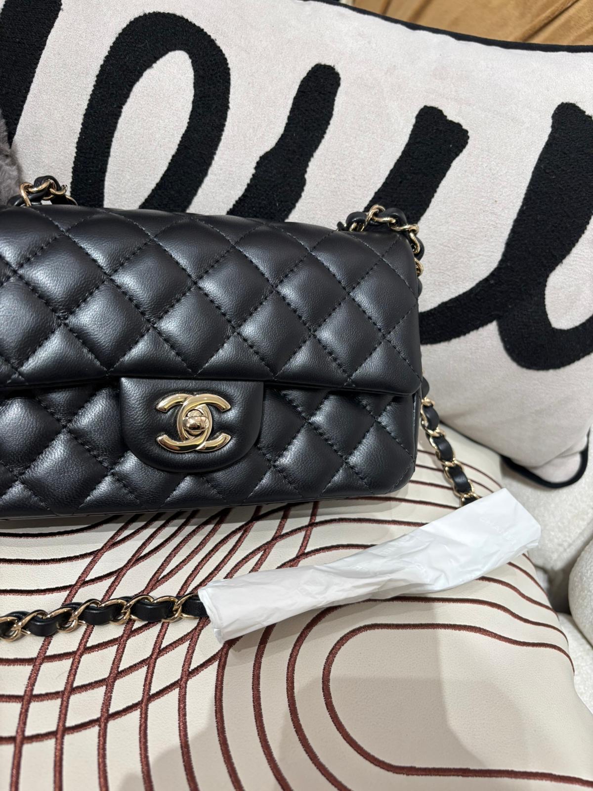 Chanel mini flap bag A69900黑金cf20,晶片 100%Authentic ,99%new ✅晶片✅塵袋✅box