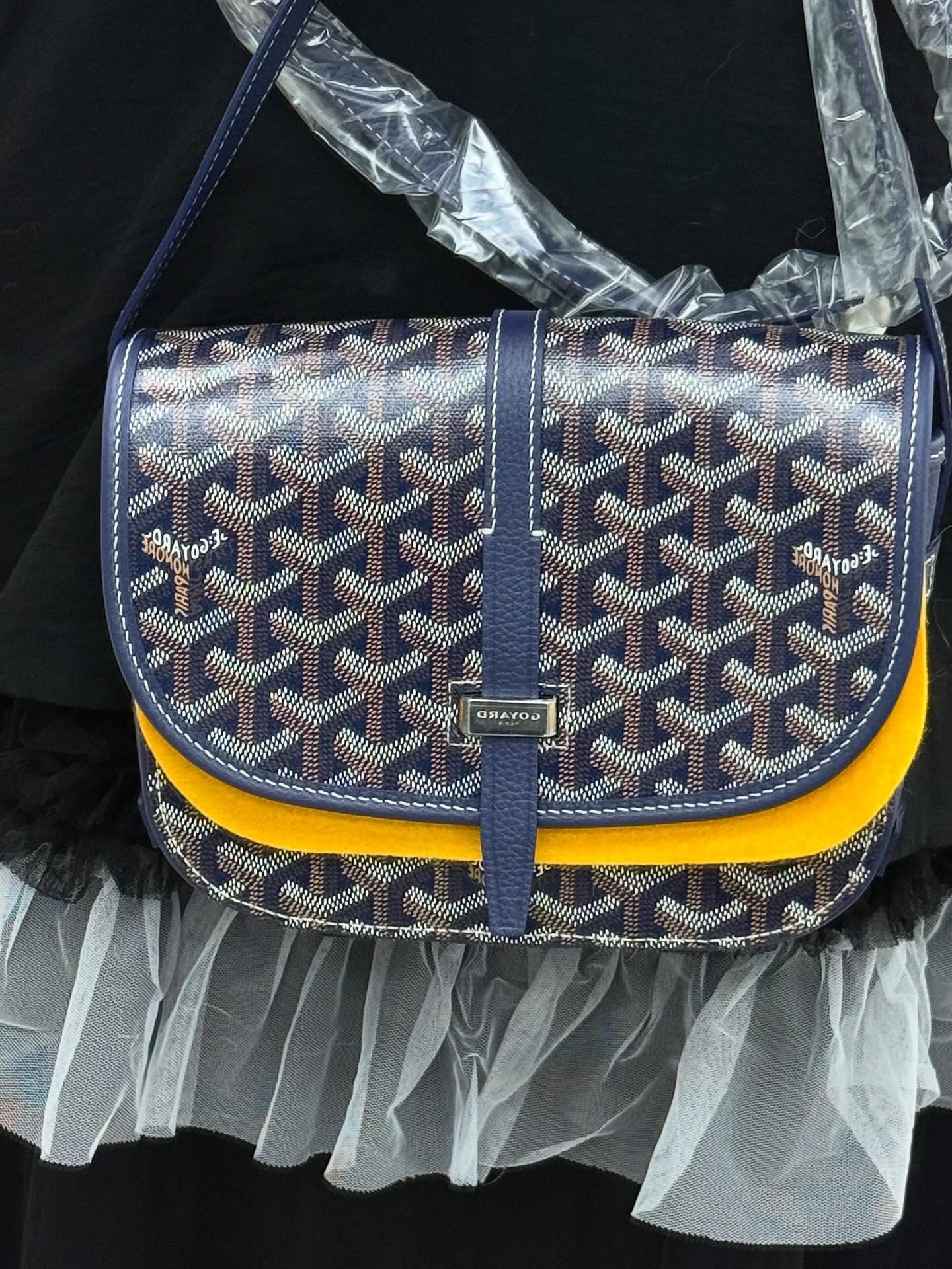 💛全新！💙深藍色PM size 郵差包 專門店單 全套🛍️