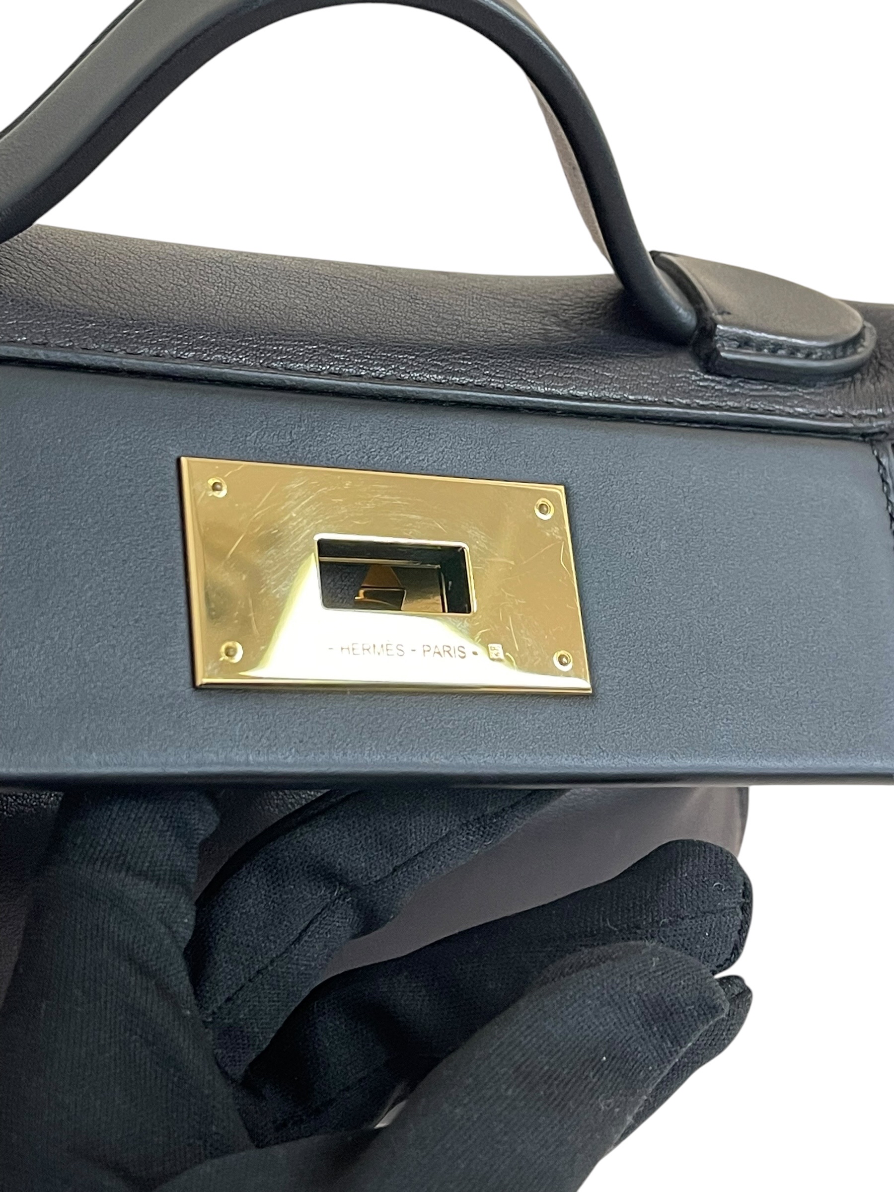 Pre-owned Hermes 2424 / Stamp W / Product Code: 063005