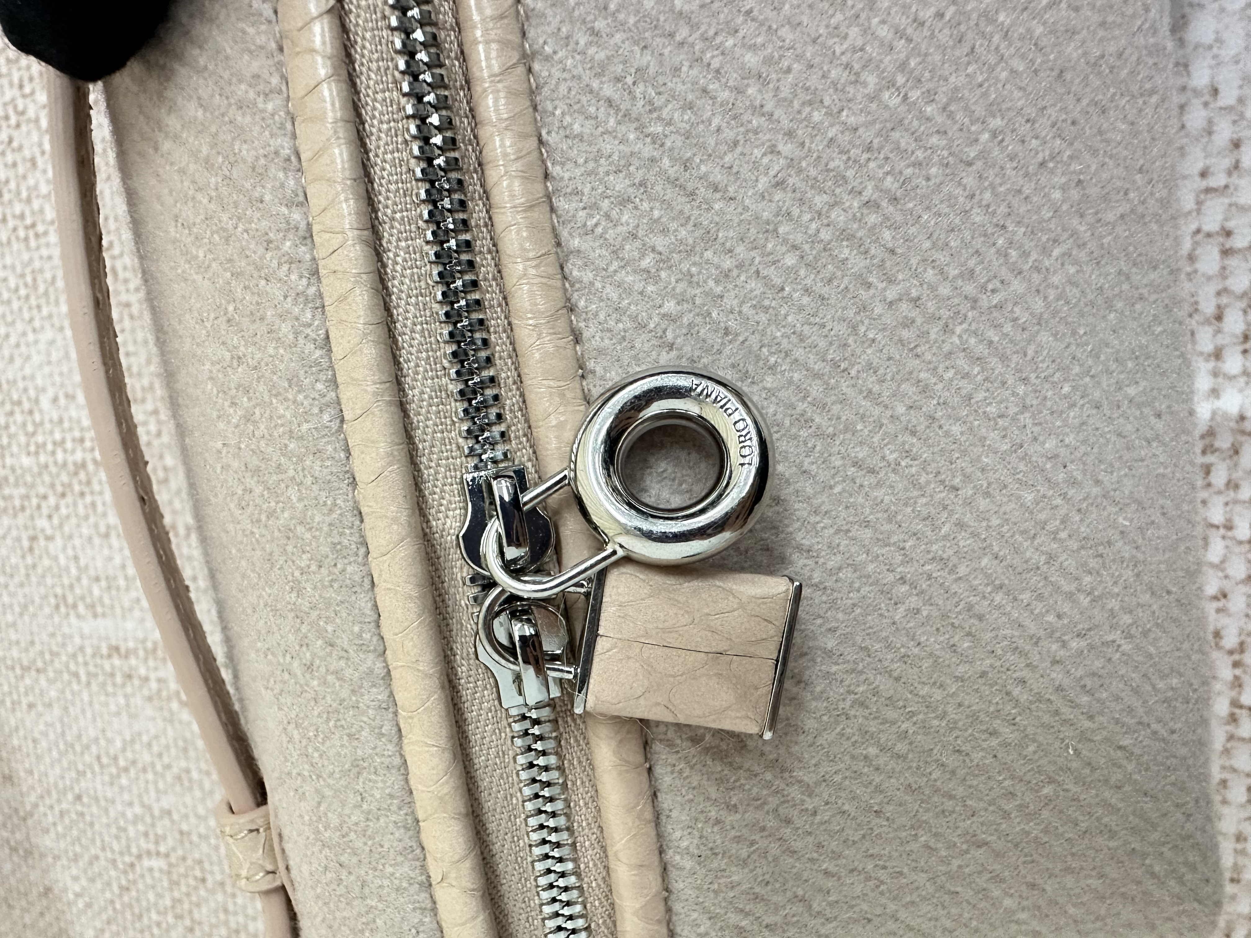 Pre-owned Loro Piana Extra Pocket L19 pouch / Product Code: 26041602