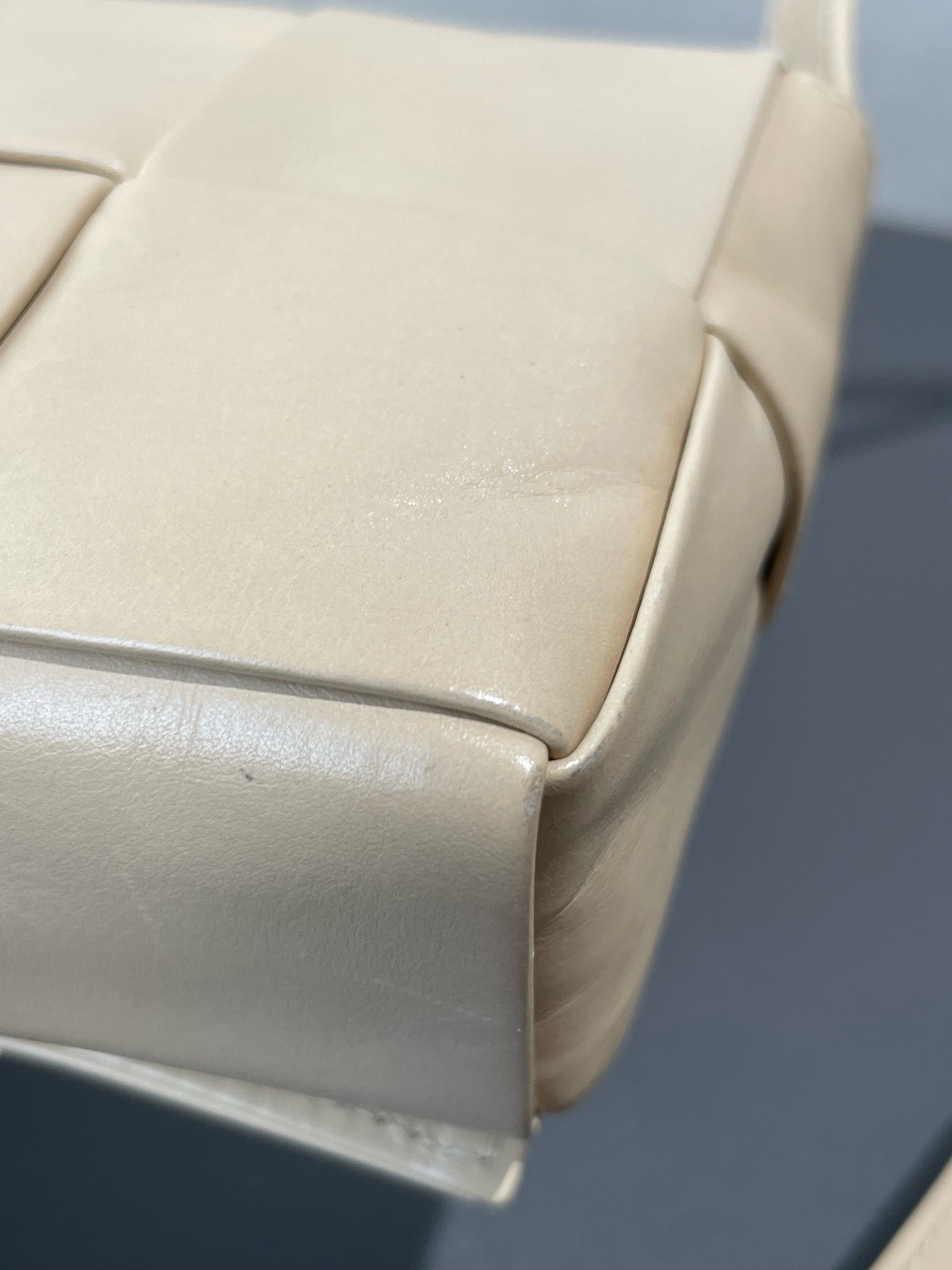 【預訂貨品】BV Candy Cassette六格米黃色編織包 