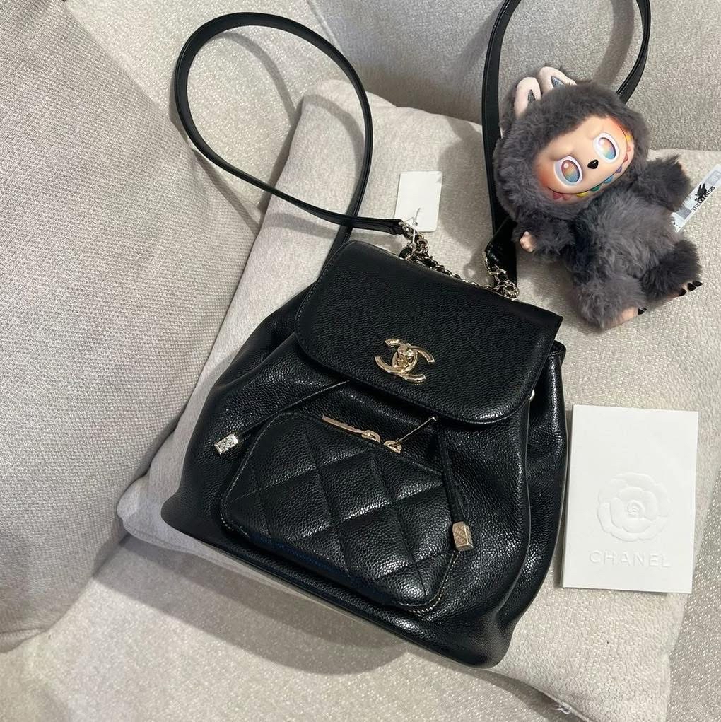 Chanel backpack AS3530, 亮面粒紋牛皮淡金扣 100%Authentic, 98%new ✅專門店收據✅晶片✅塵袋✅Box