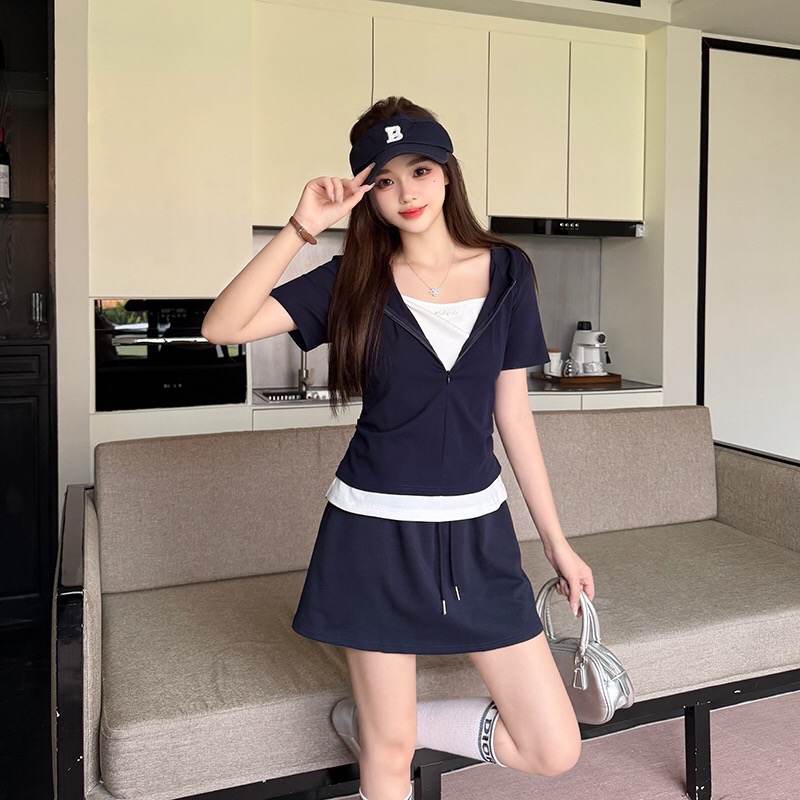 B46(309) 韩版休闲风假两件拼接里字母内搭暗拉链连衣帽上衣与短裙蓝套装