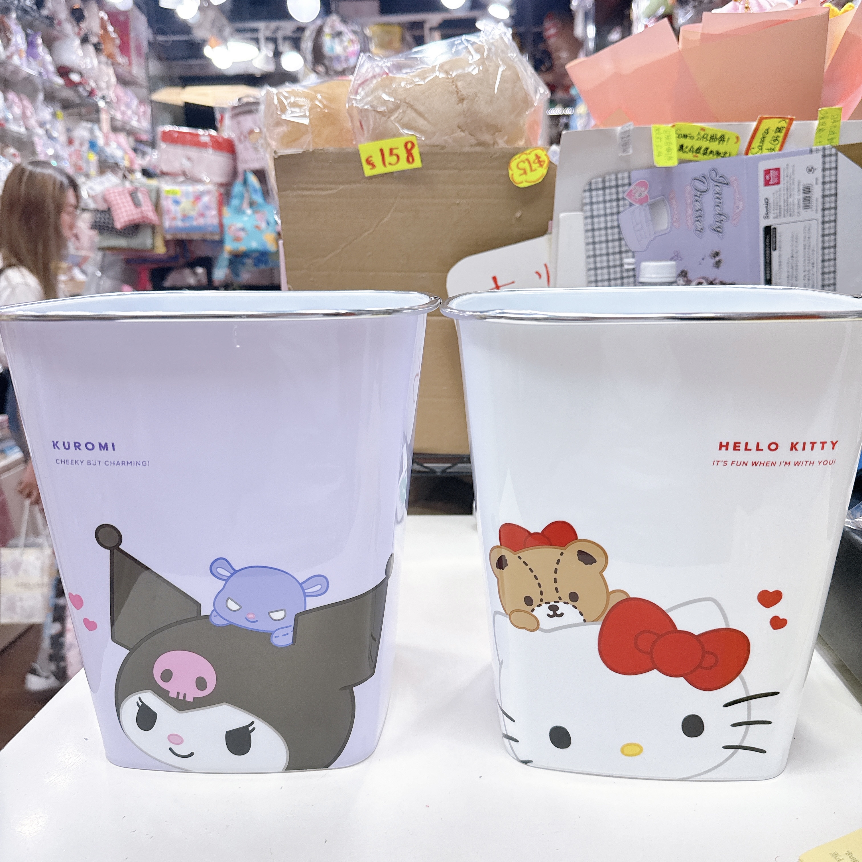 日本版Hello Kitty Kuromi垃圾桶