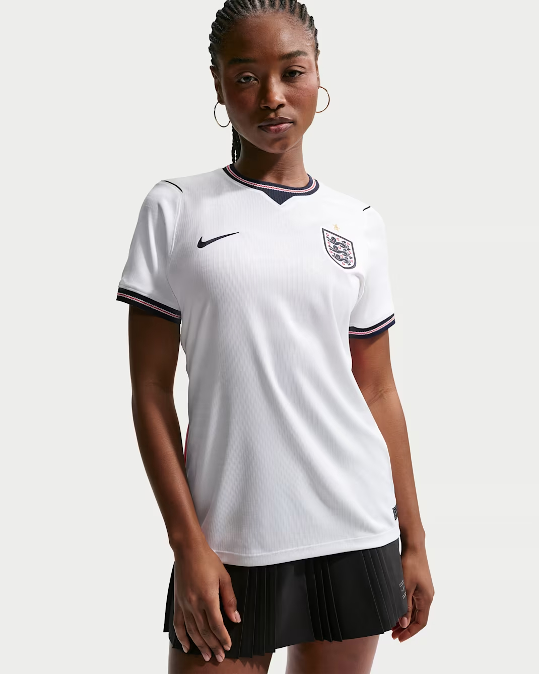 三獅軍團新章 Nike England 英格蘭 2026-27 女裝主場球迷版球衣 (可加印字章) IB5306