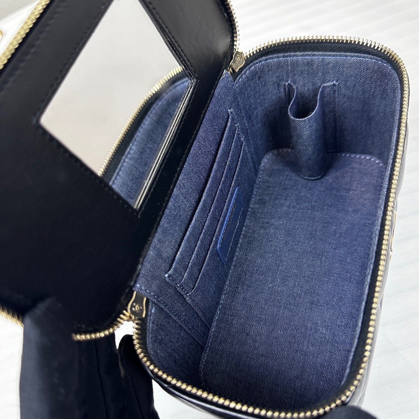 【預訂貨品】Chanel黑金羊皮化妝包