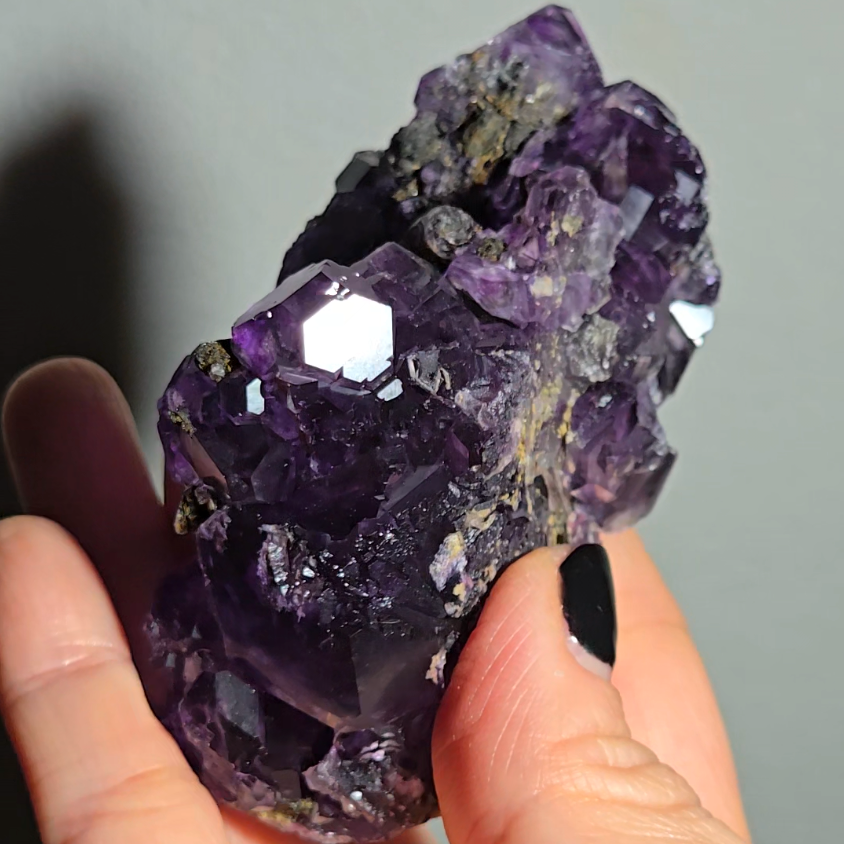Tanzanite fluorite with rainbows, dodecahedrons - FL364