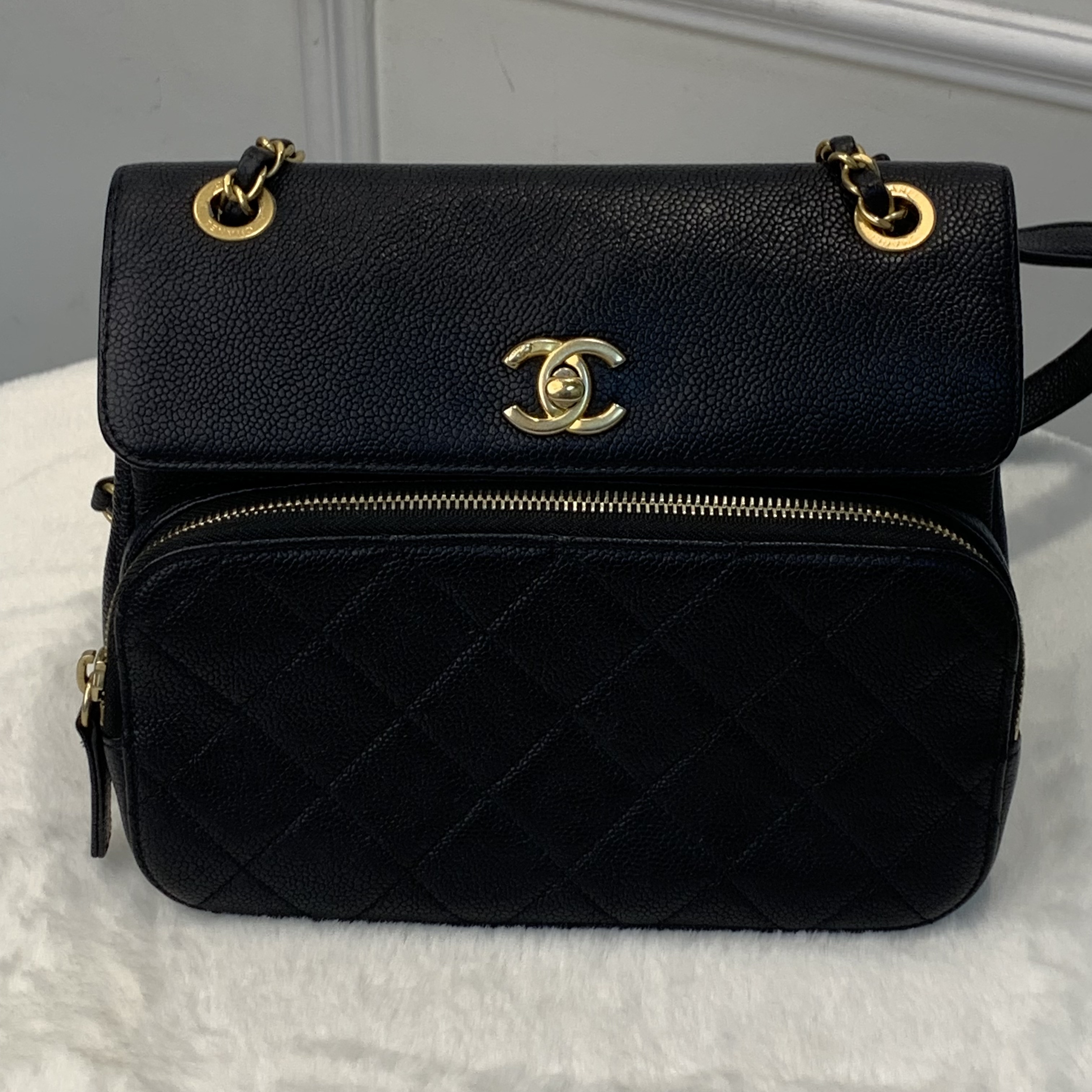 Chanel HandBag經典黑金郵差包🖤💛