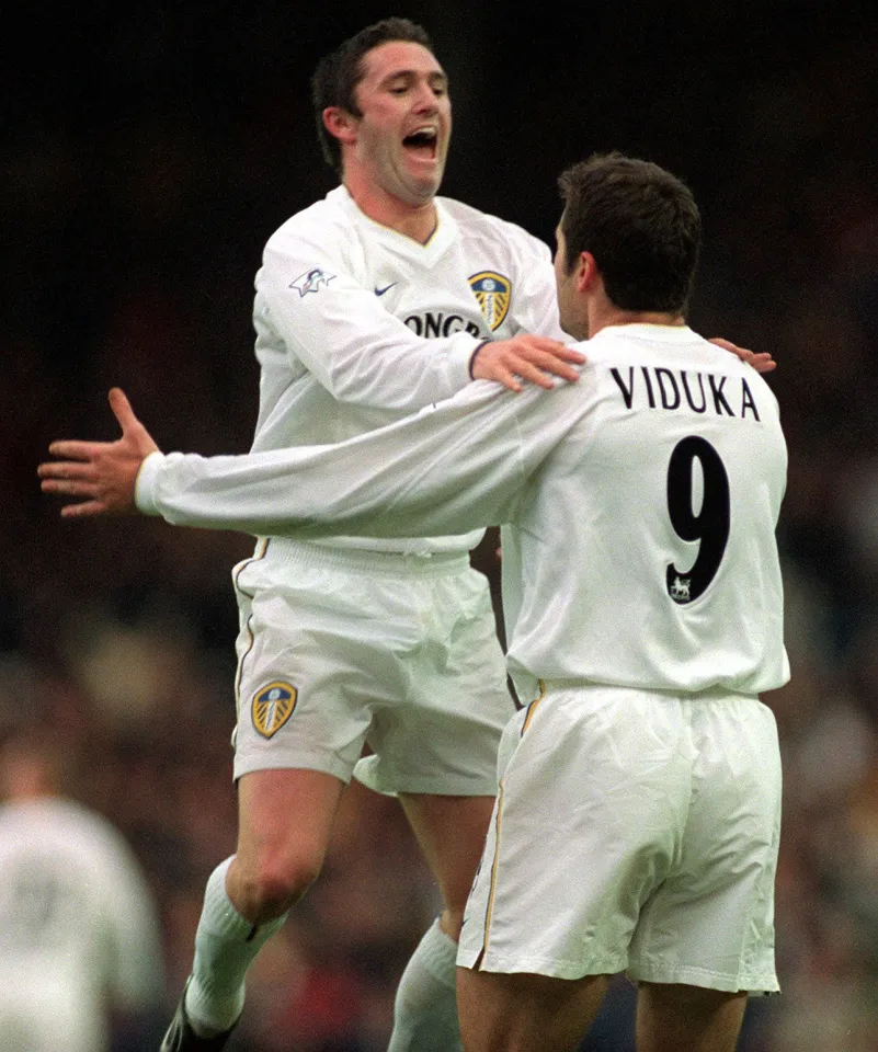 (Youth size)Leeds United 01/02 home short (Bnwt)