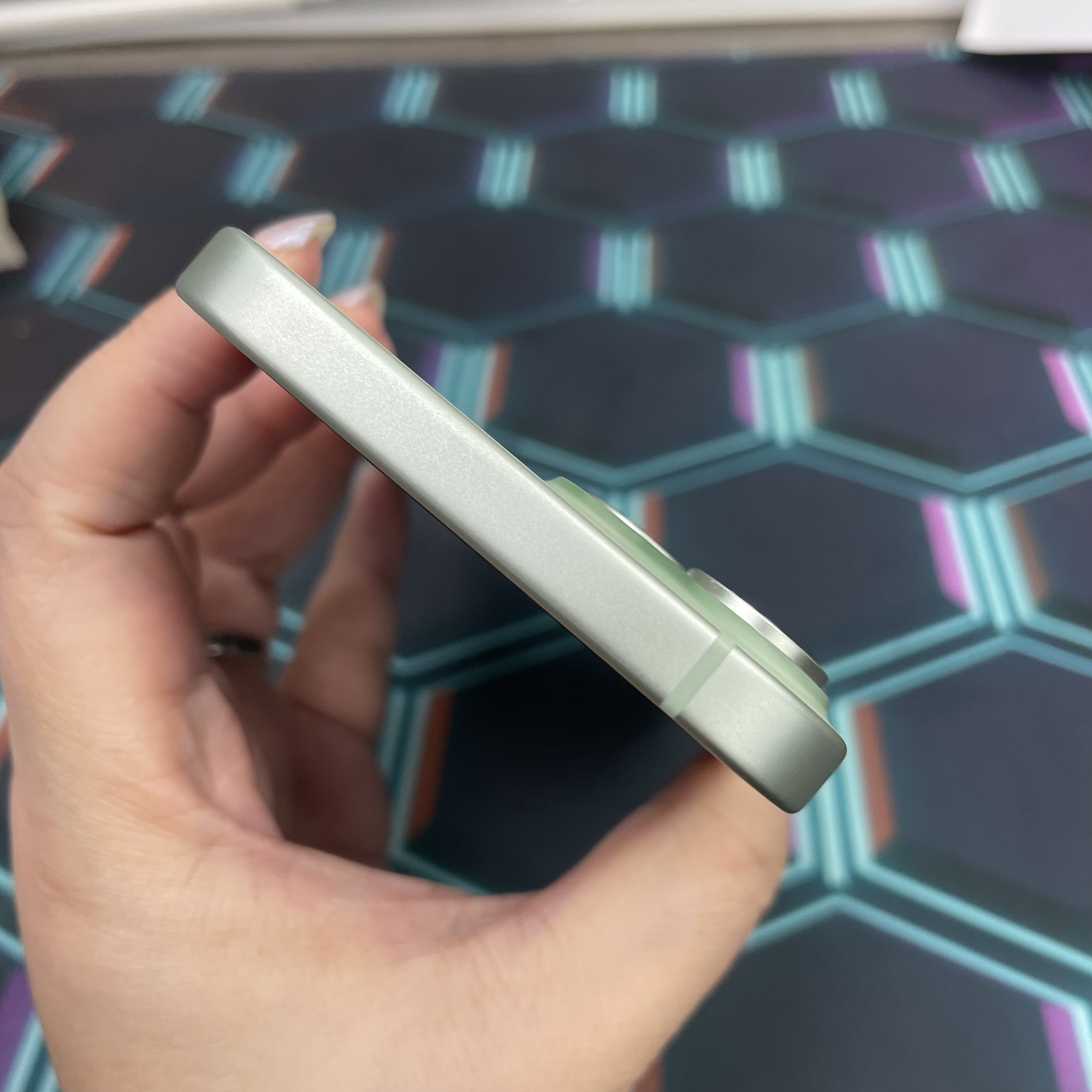 *7716 15 勁靚機 128GB 電84 綠色 green