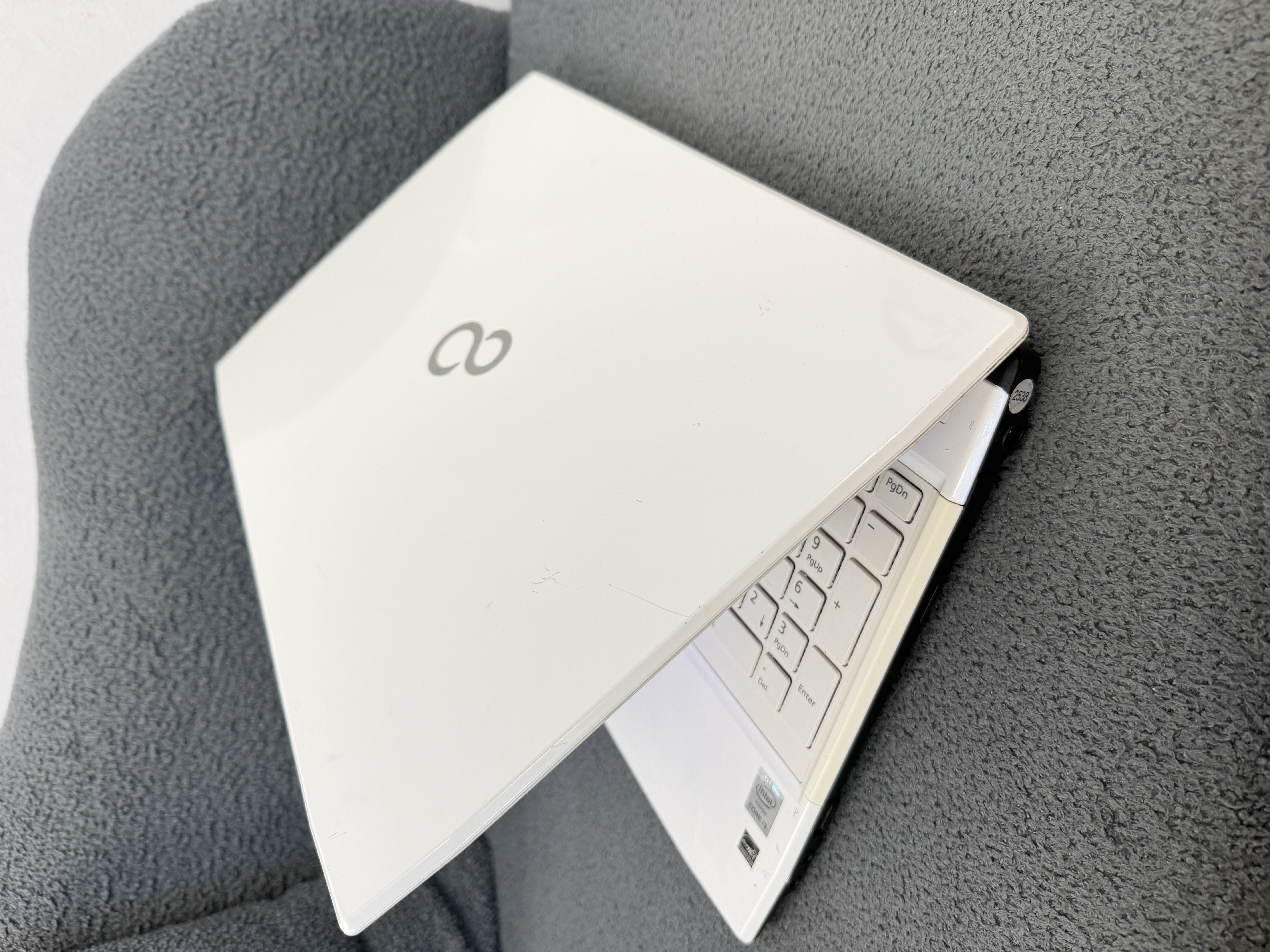 #2538 Fujitsu 15.6寸 i3-4/12gb ram /256gb ssd 
