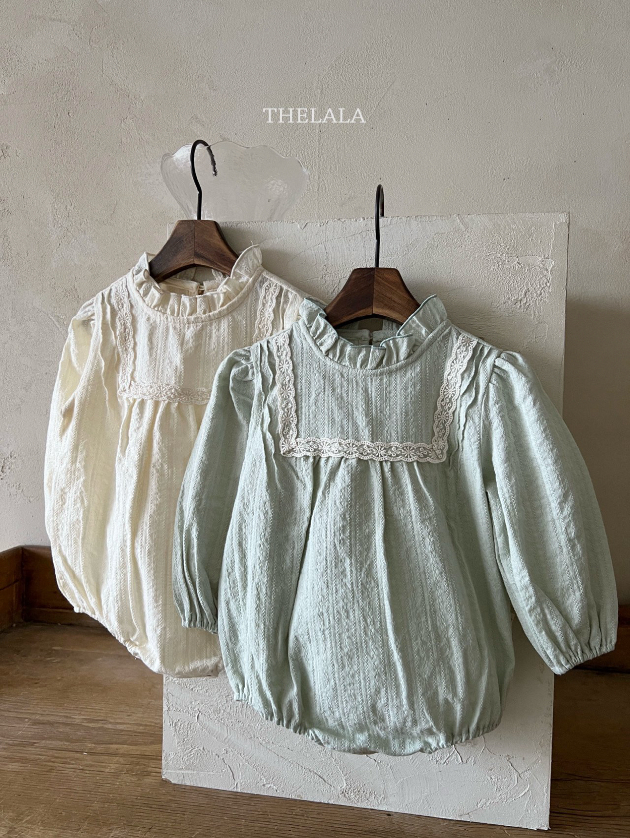 🌸預訂 韓國直送🌸🇰🇷THELALA兩色蕾絲花邊領長袖包屁衣