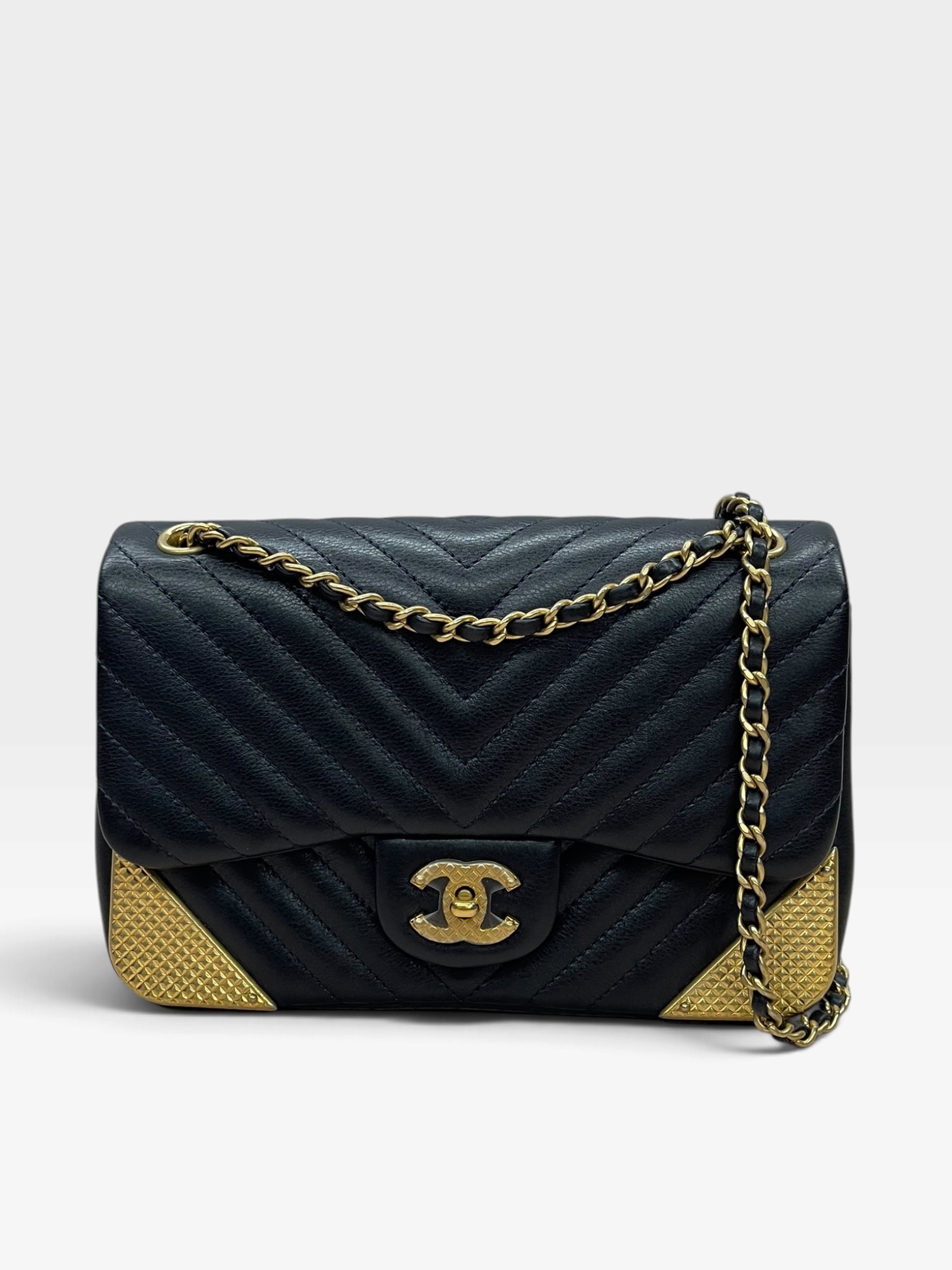 Pre-Owned Chanel Rock the Corner Chevron / Product Code: 101702