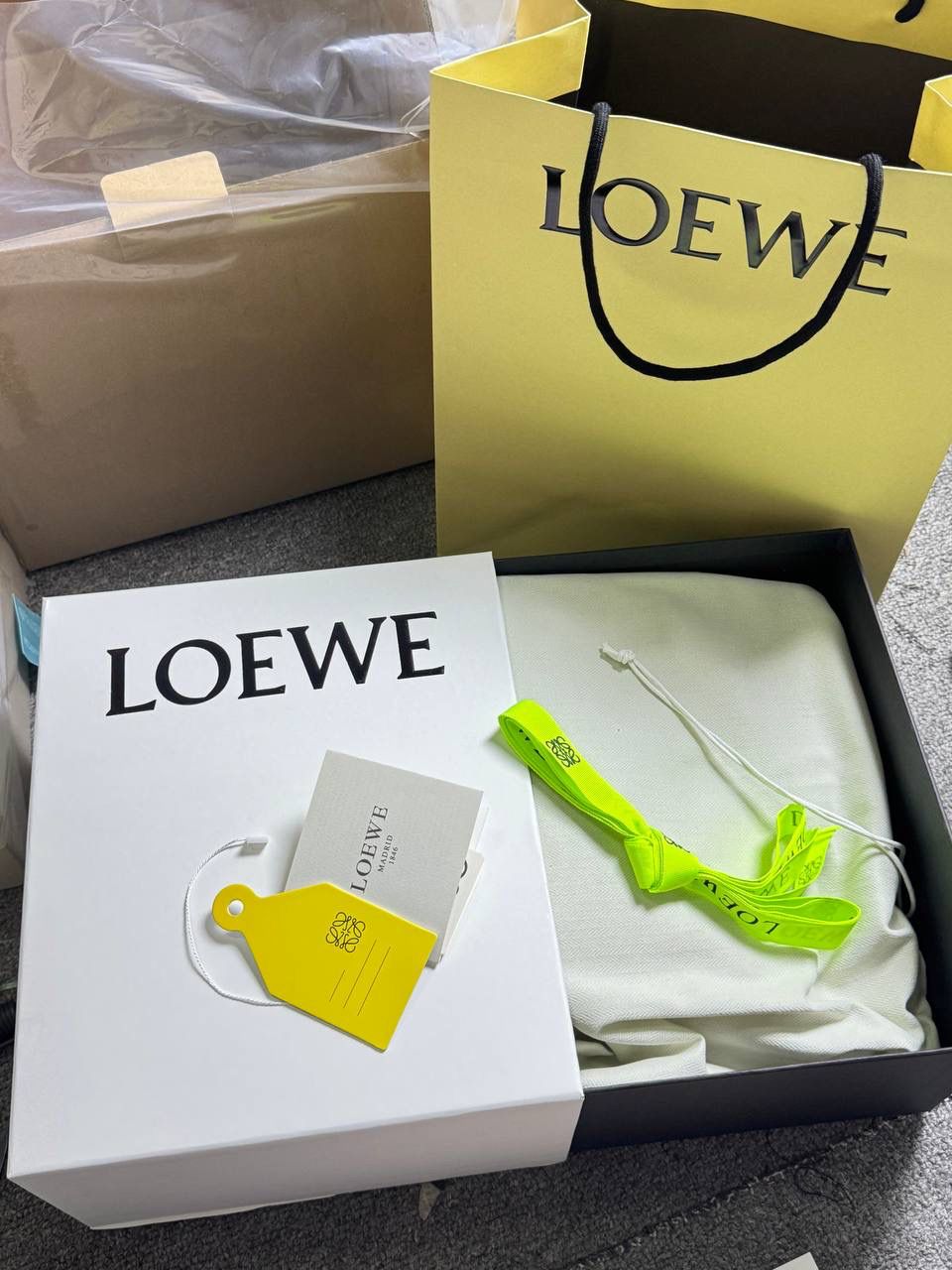 独家包装篇‼️ 【飞机盒➕品牌卡片➕全套ID卡➕独家定制礼品袋➕丝带➕满印雪梨纸】