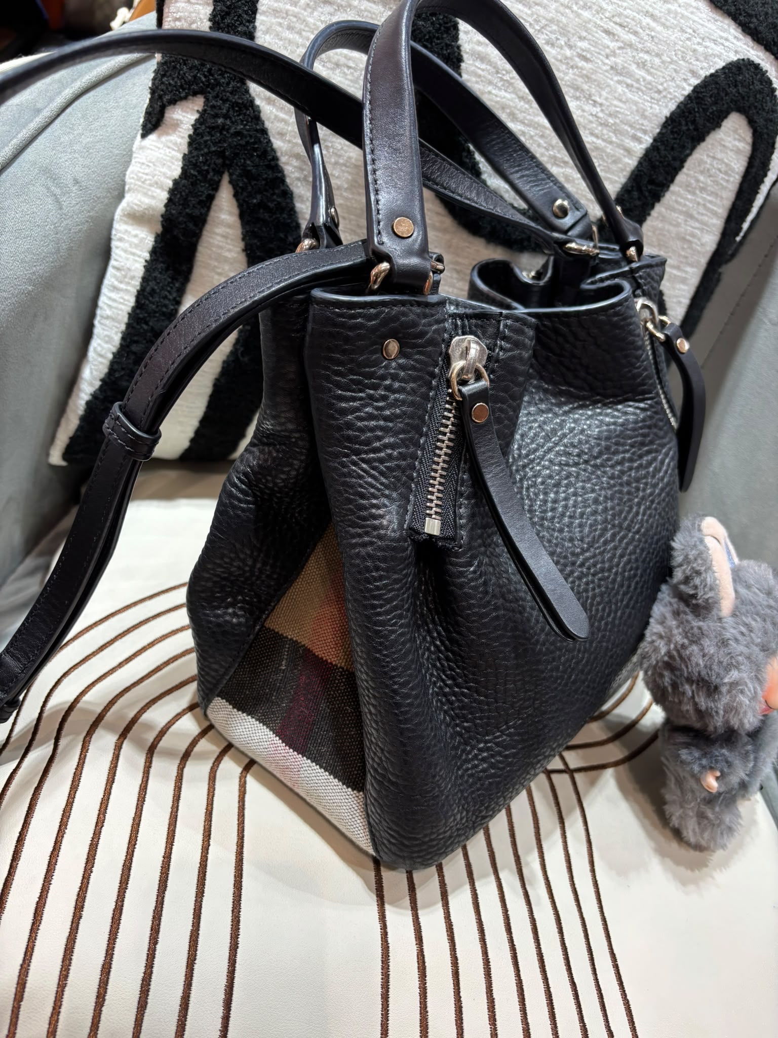 Burberry 2Way Bucket Bag calfskin 黑色牛皮斜孭袋水桶袋 100%Authentic, 98%new 