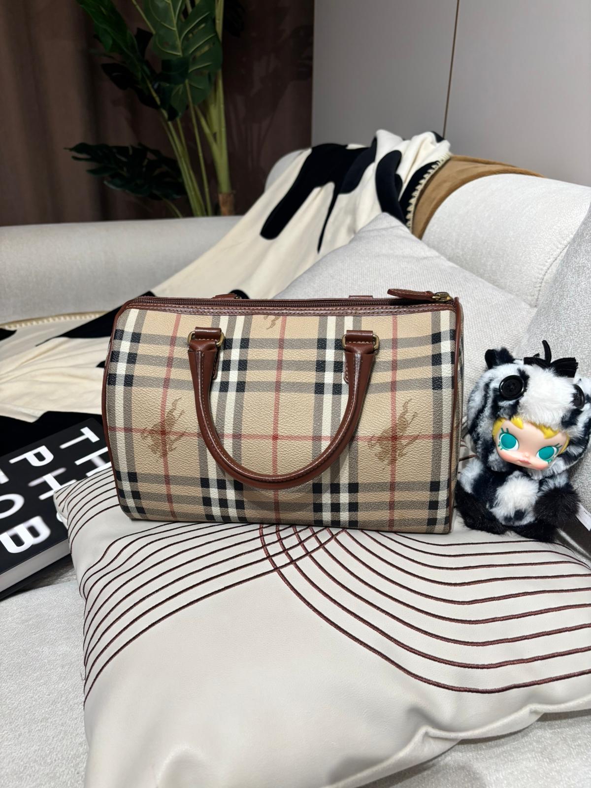 Burberry Boston bag ,100%Authentic ,95%new 