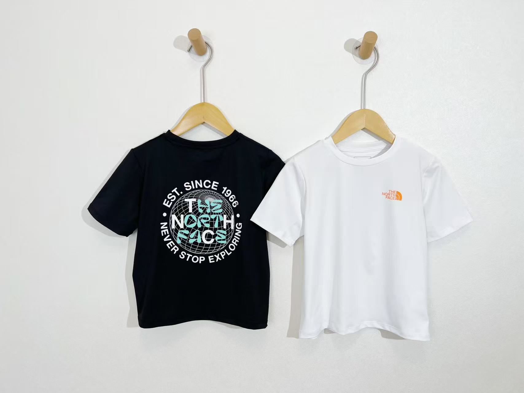 $75件。2件起$68件。親子款2色選擇/北面男女童運動速乾涼感短袖