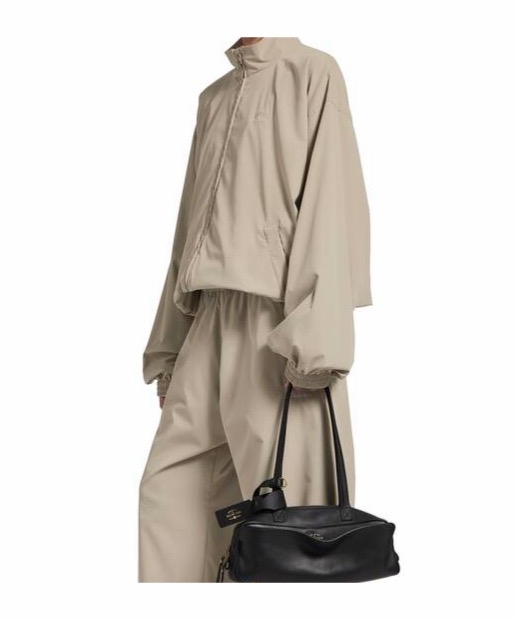 Balenciaga 女士 折叠式运动外套XXS XS S M L XL码模特身高 180 厘米，穿 S 码 