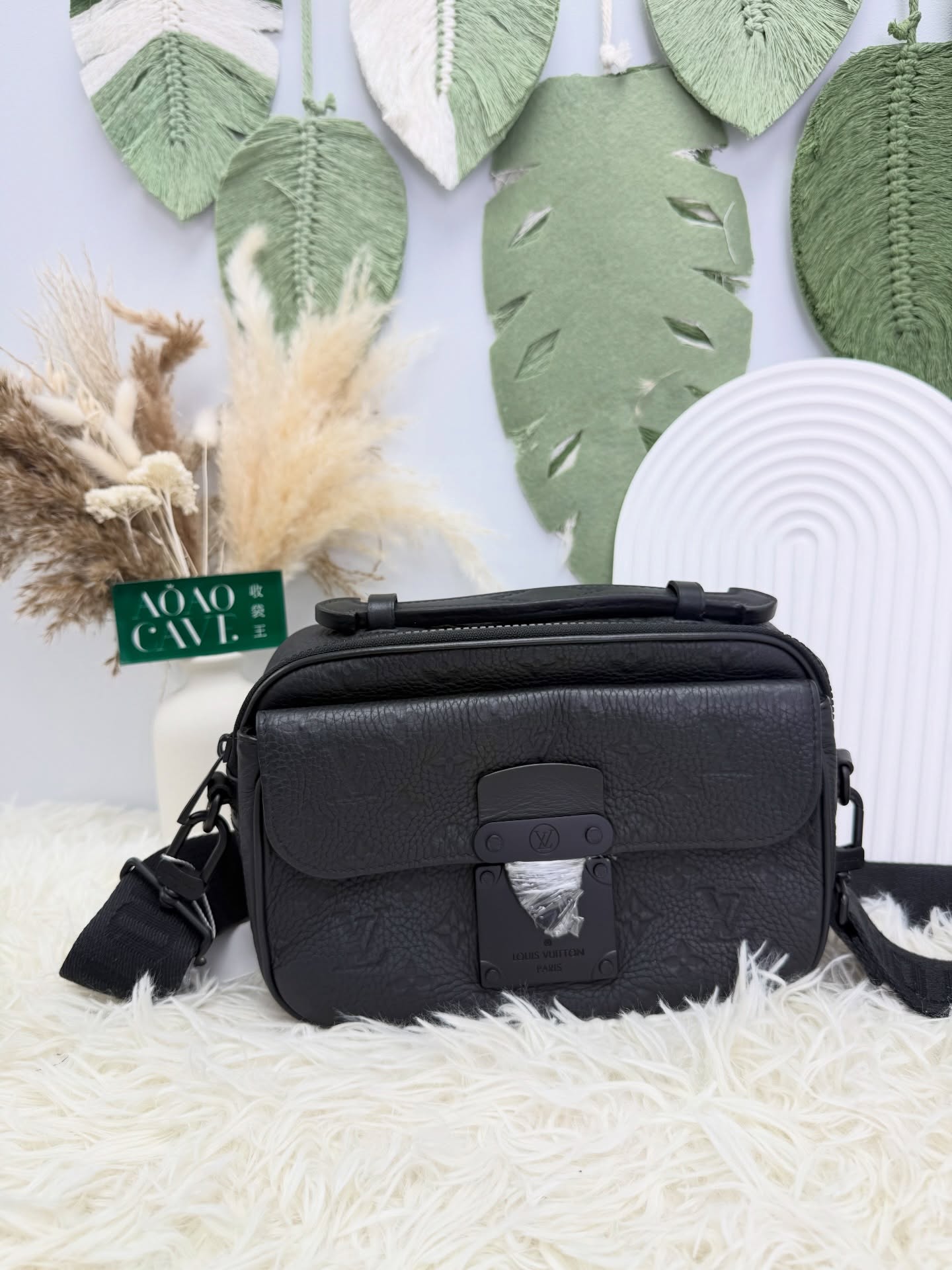 Lv👜 PRE OWNED 🛍️黑色真皮壓紋郵差包 晶片款 🖤