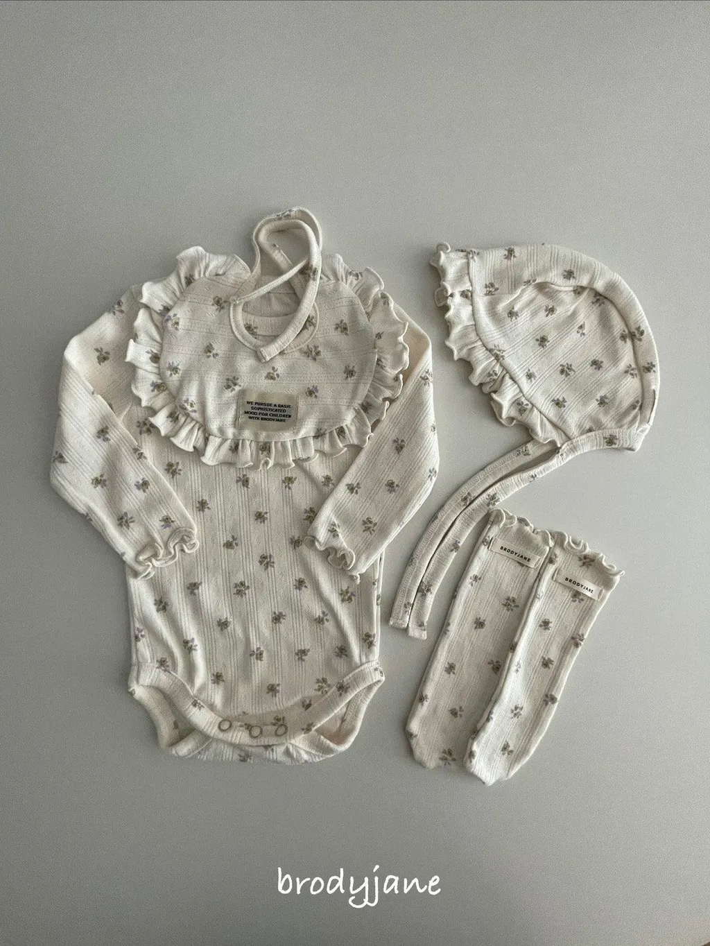 🇰🇷Brodyjane bonnet/bib/socks