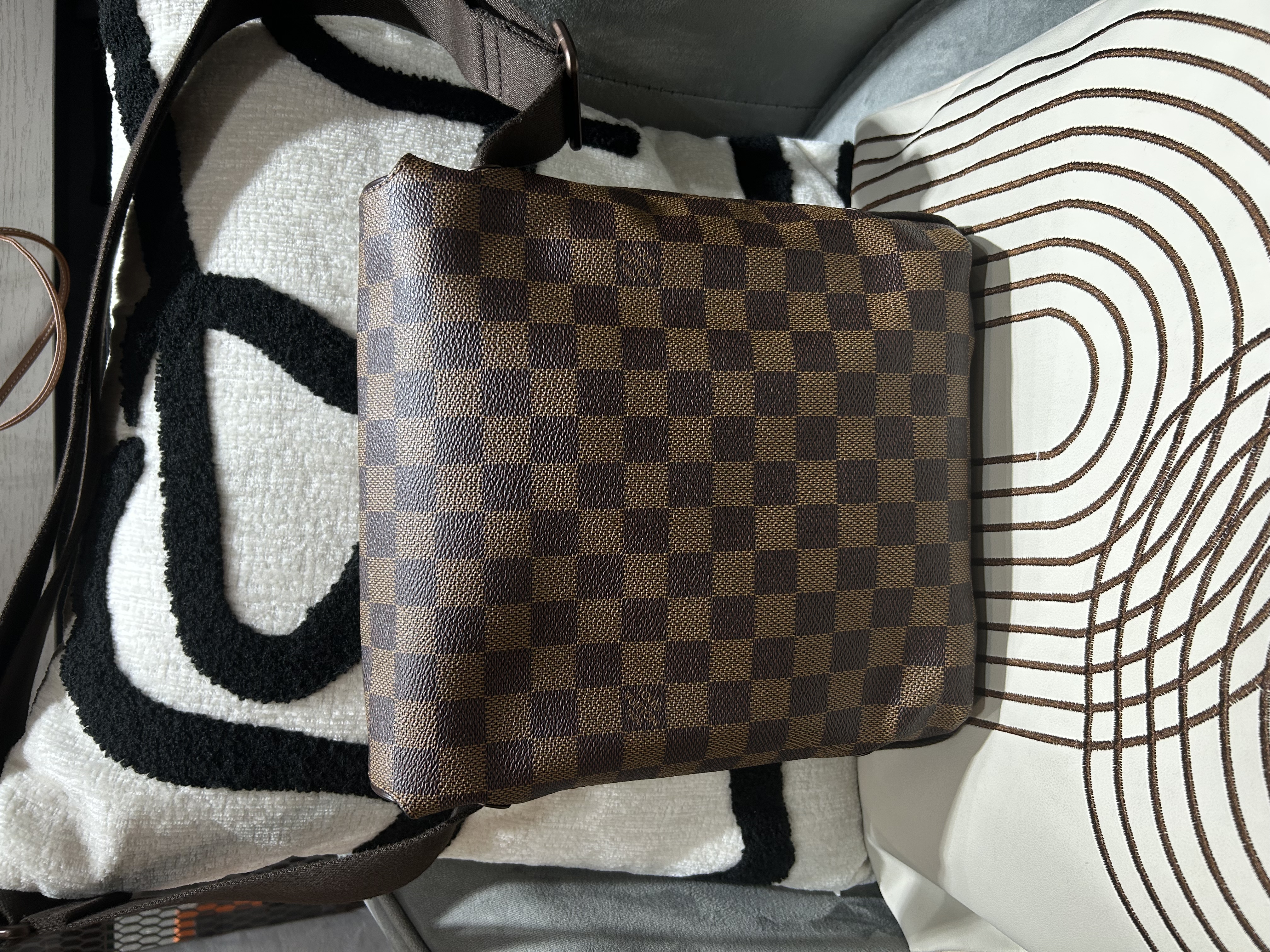 Lv DAMIER EBENE BROOKLYN PM, 100%Authentic ,98%new With dust bag 