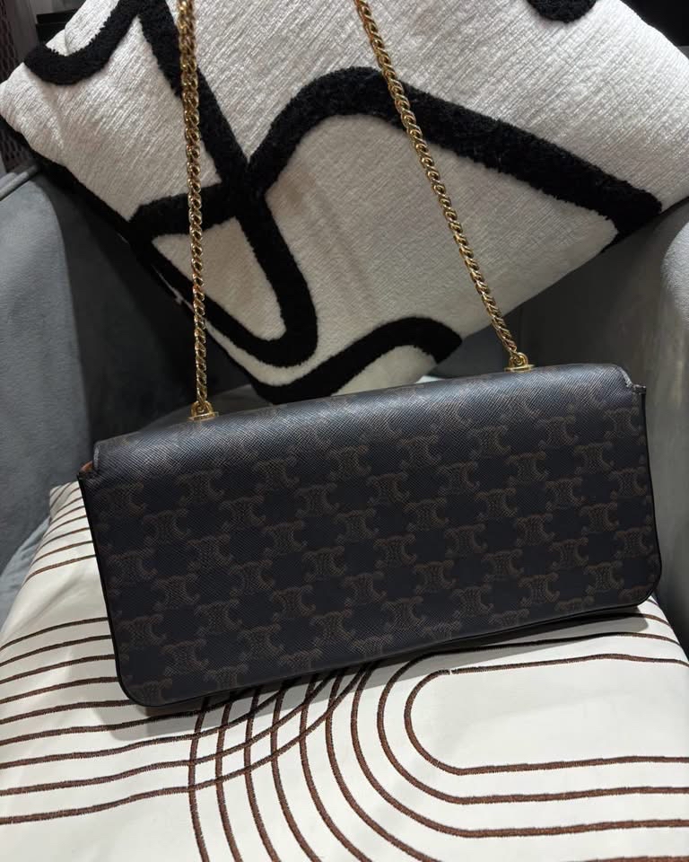Celine triomphe chain shoulder bag  100%Authentic,98%new ✅dust bag 
