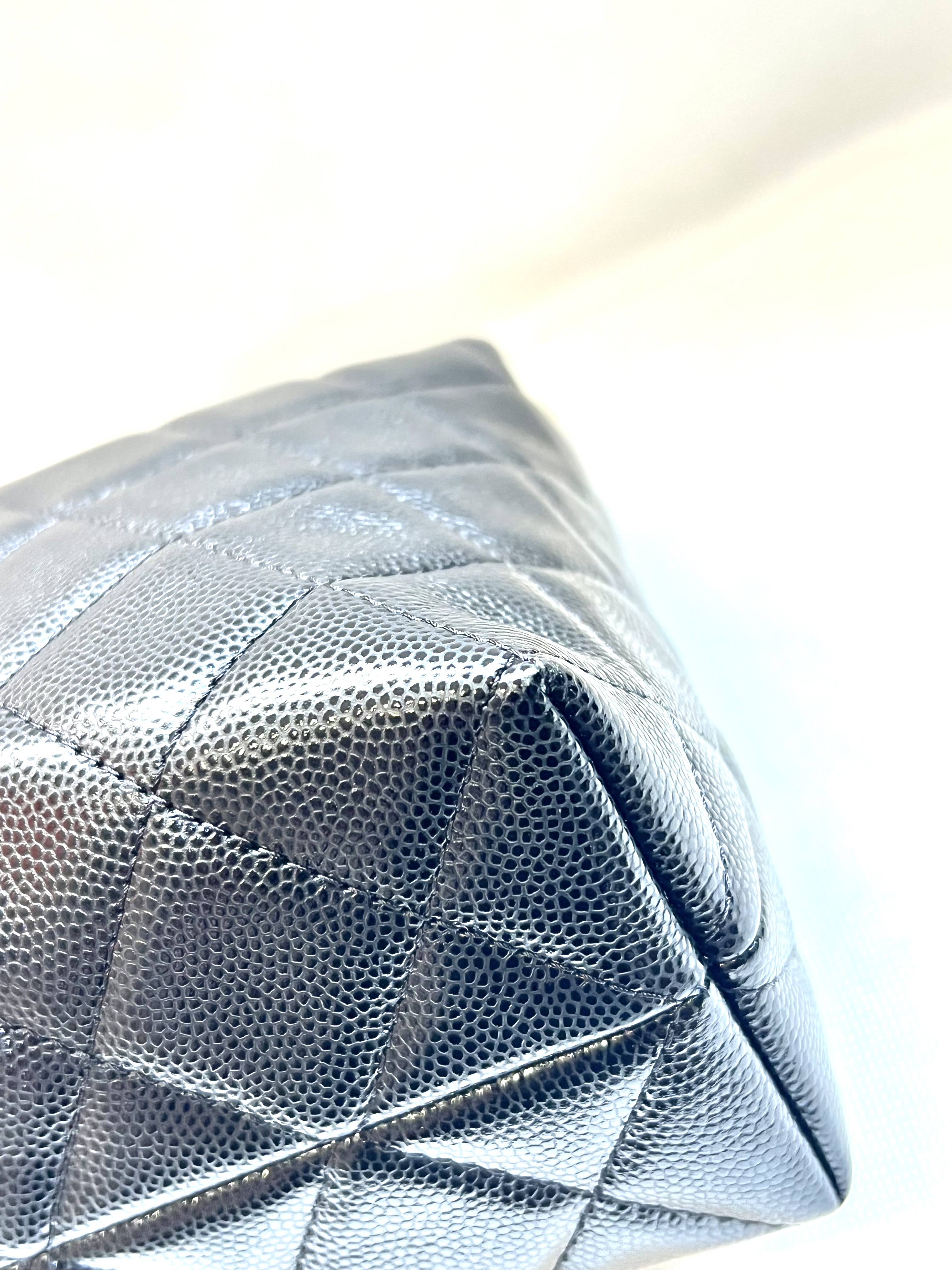 Pre-Owned CHANEL Hobo Handbag / Product Code: 26041647