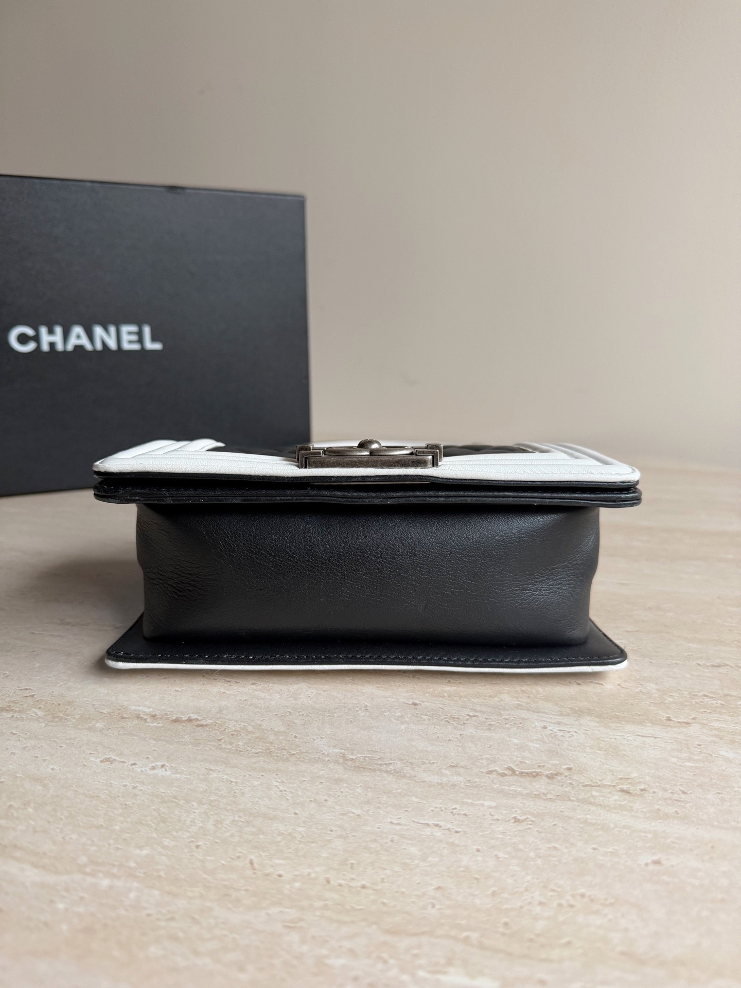 【預訂貨品】Chanel黑白拼色羊皮Leboy